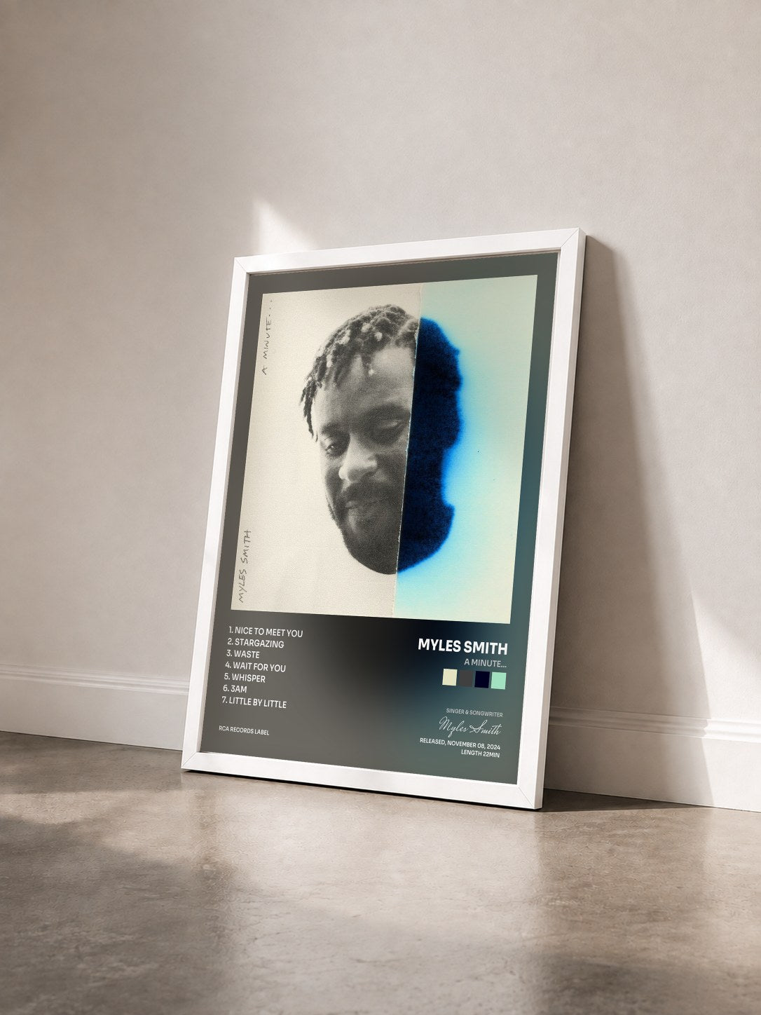 #blanc Tableau de l'album A Minute... de Myles Smith vu de trois quarts, cadre blanc