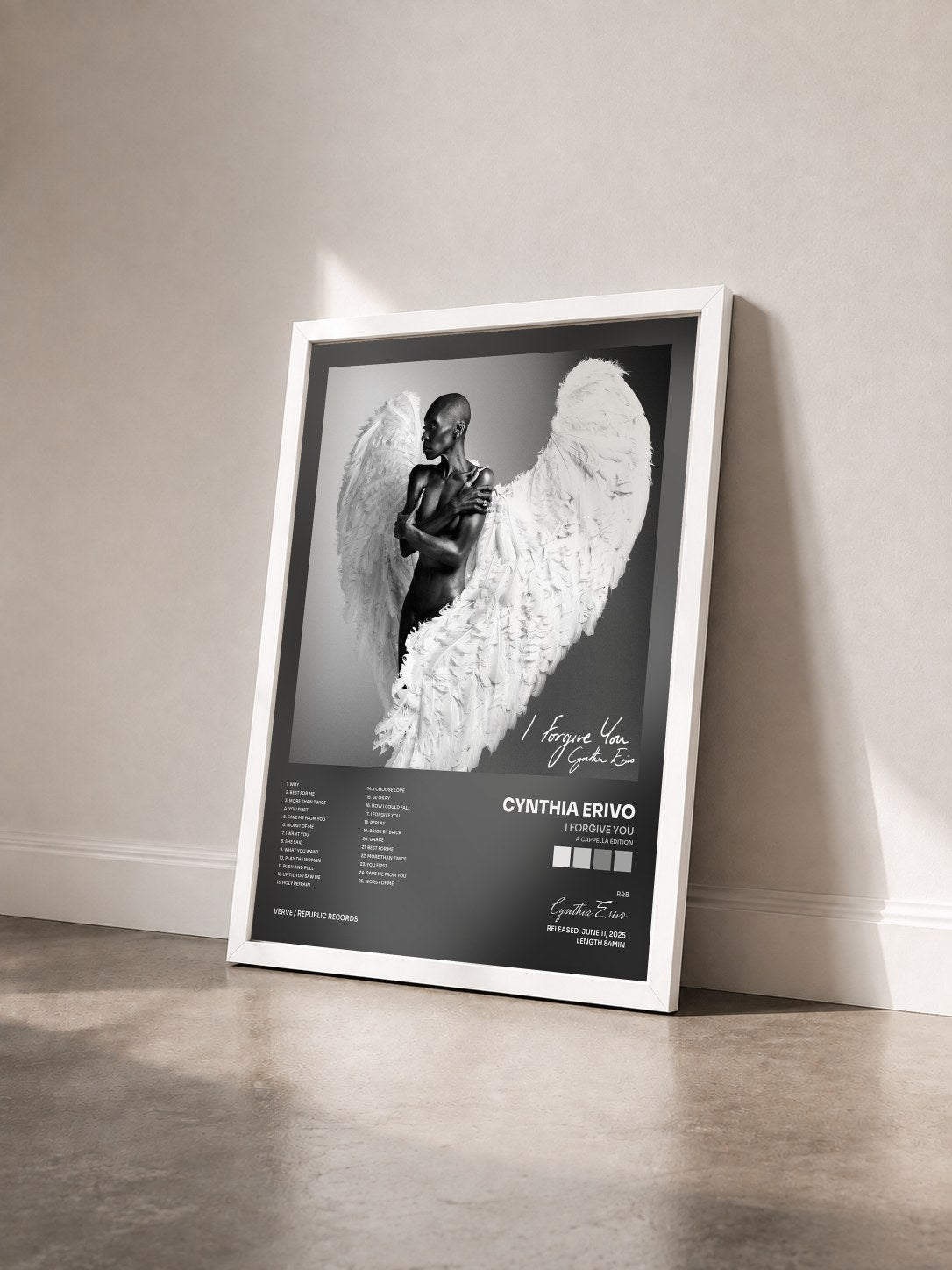 #blanc Tableau de l'album I Forgive You (A Cappella Edition) de Cynthia Erivo vu de trois quarts, cadre blanc