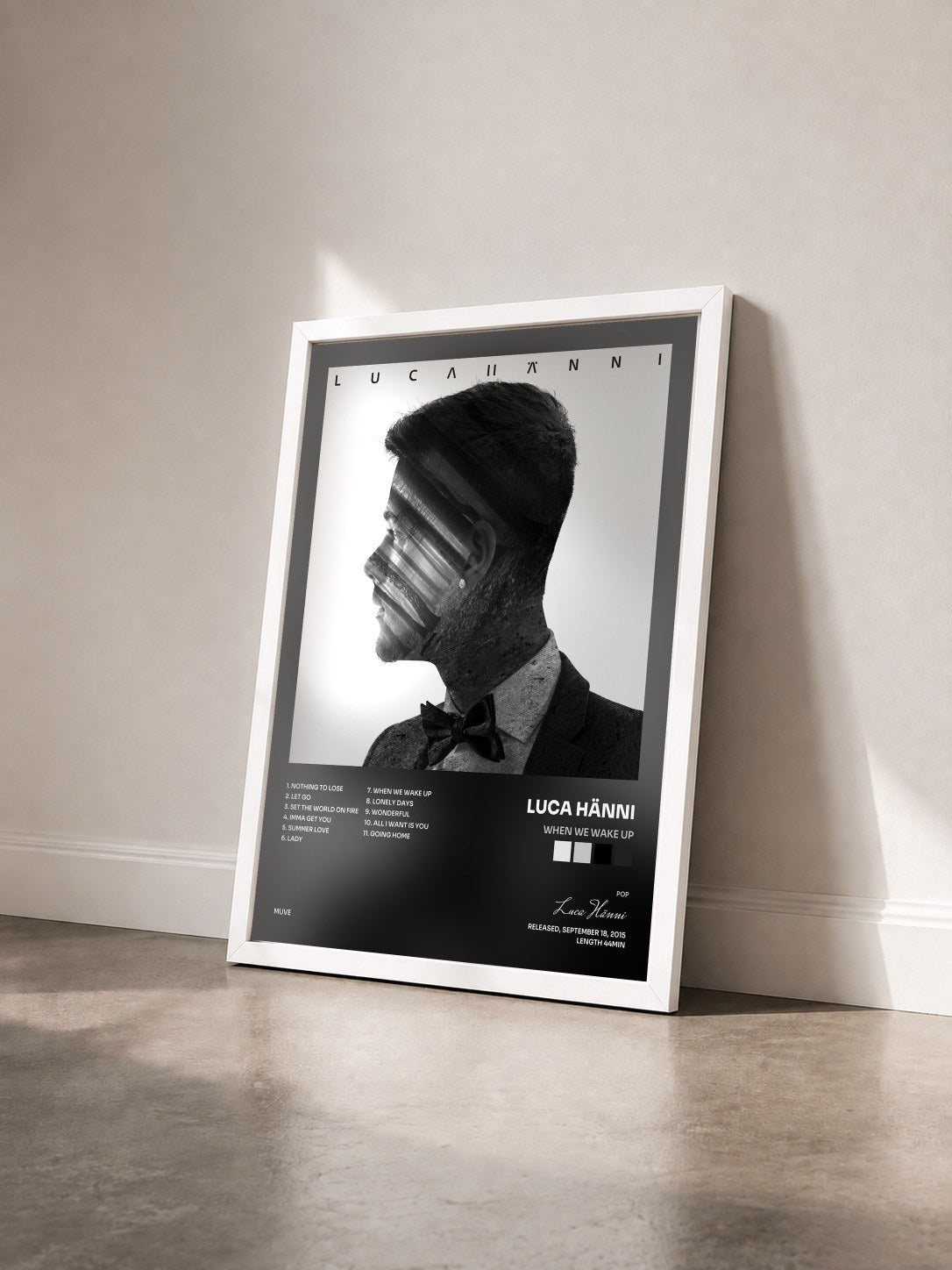 #blanc Tableau de l'album When We Wake Up de Luca Hänni vu de trois quarts, cadre blanc