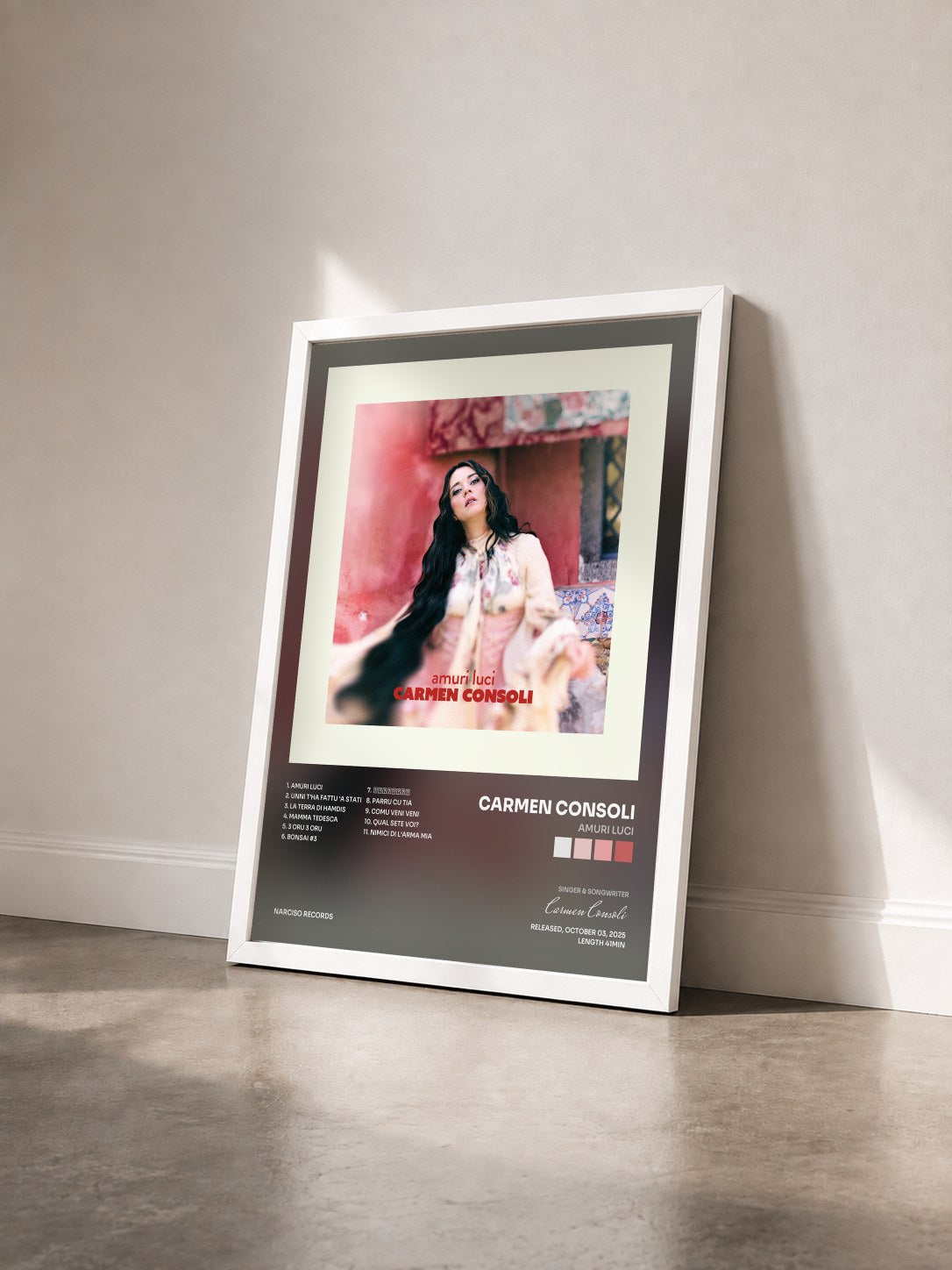 #blanc Tableau de l'album Amuri luci de Carmen Consoli vu de trois quarts, cadre blanc