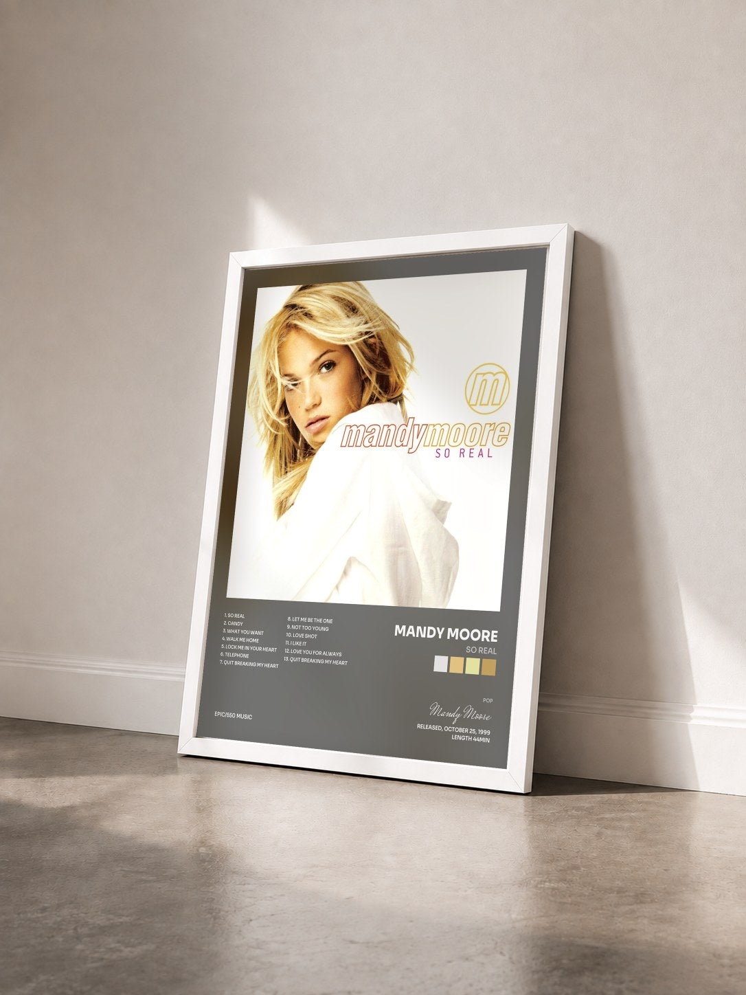 #blanc Tableau de l'album So Real de Mandy Moore vu de trois quarts, cadre blanc