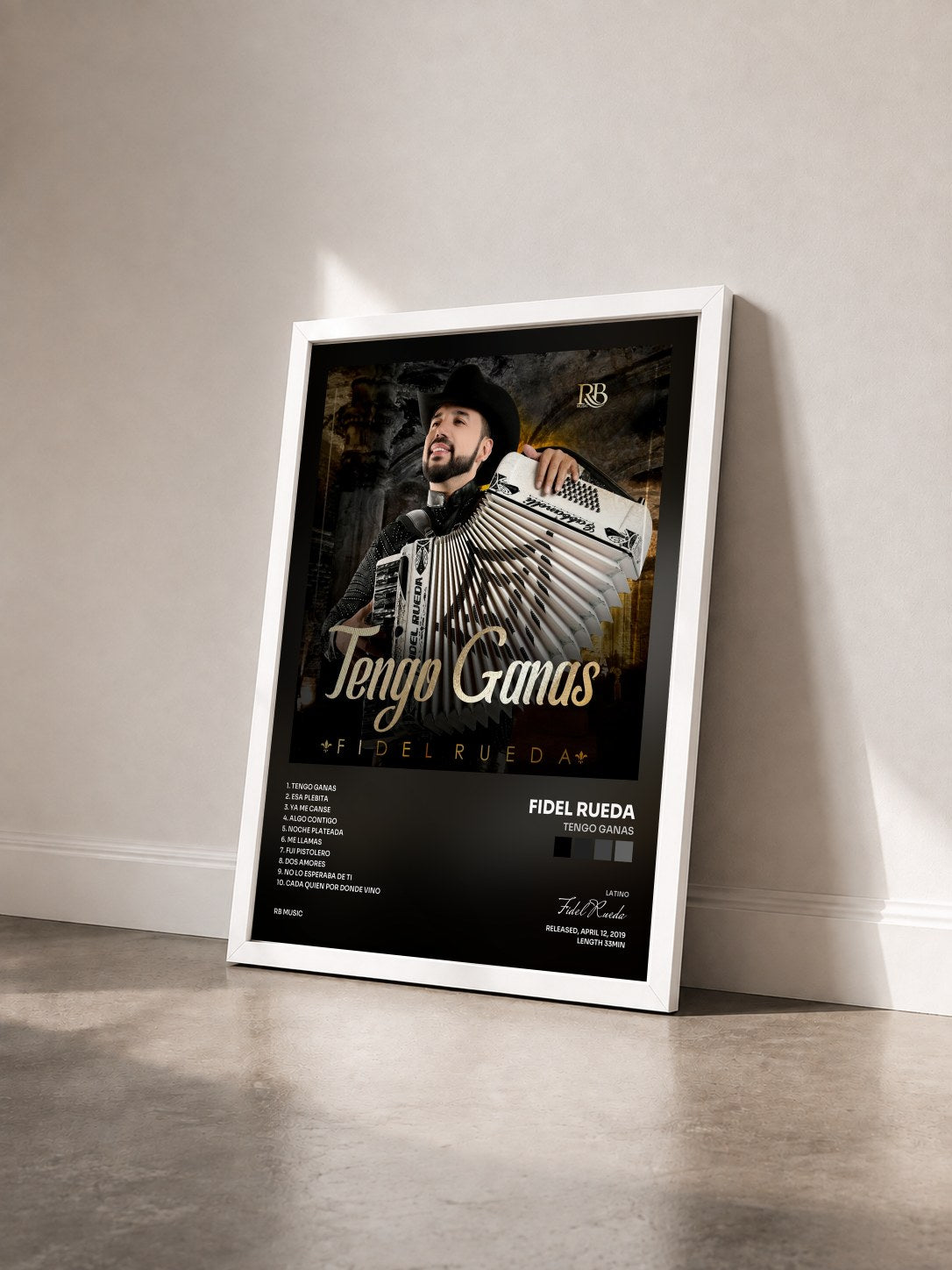 #blanc Tableau de l'album Tengo Ganas de Fidel Rueda vu de trois quarts, cadre blanc