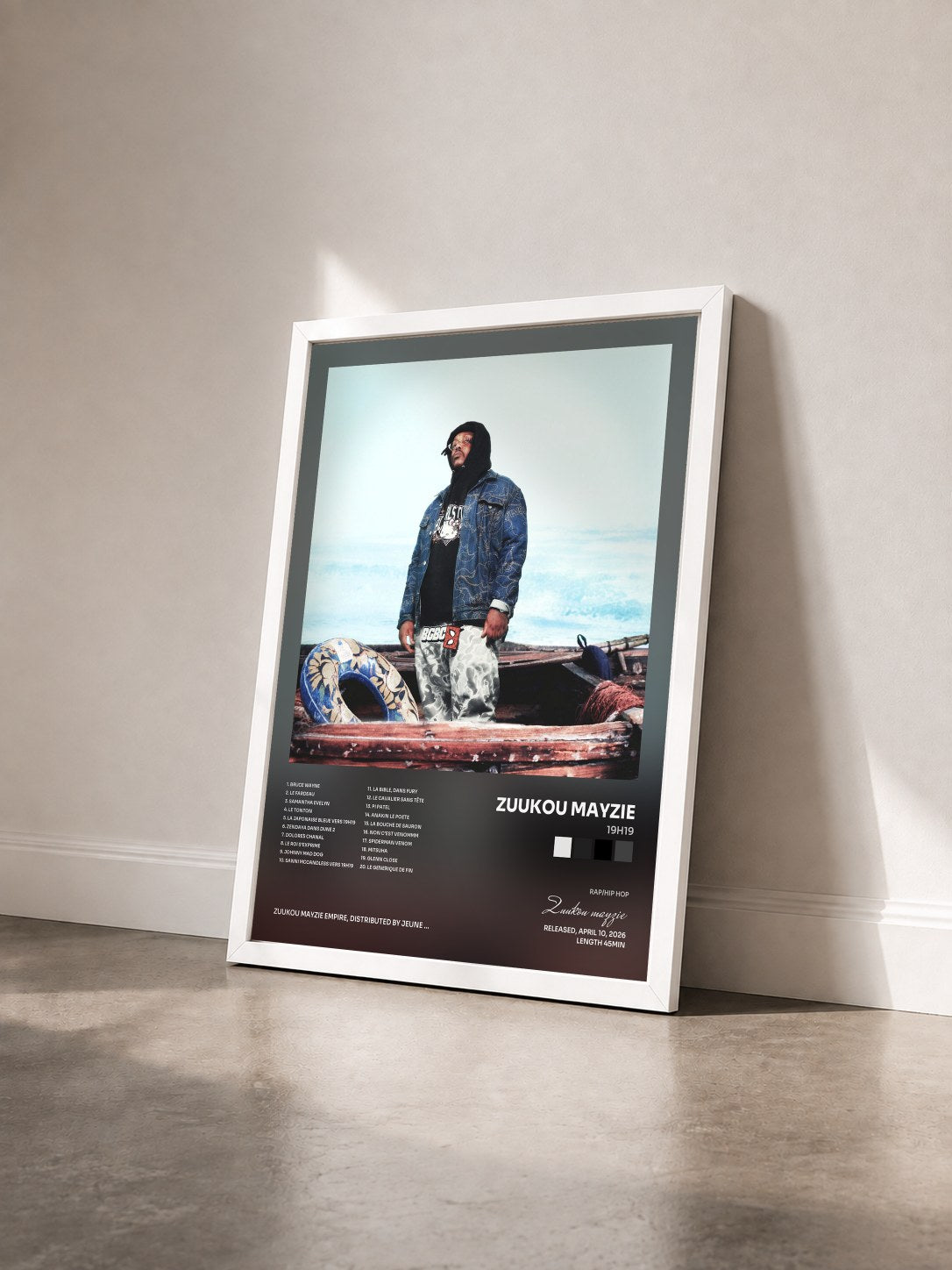 #blanc Tableau de l'album 19h19 de Zuukou mayzie vu de trois quarts, cadre blanc