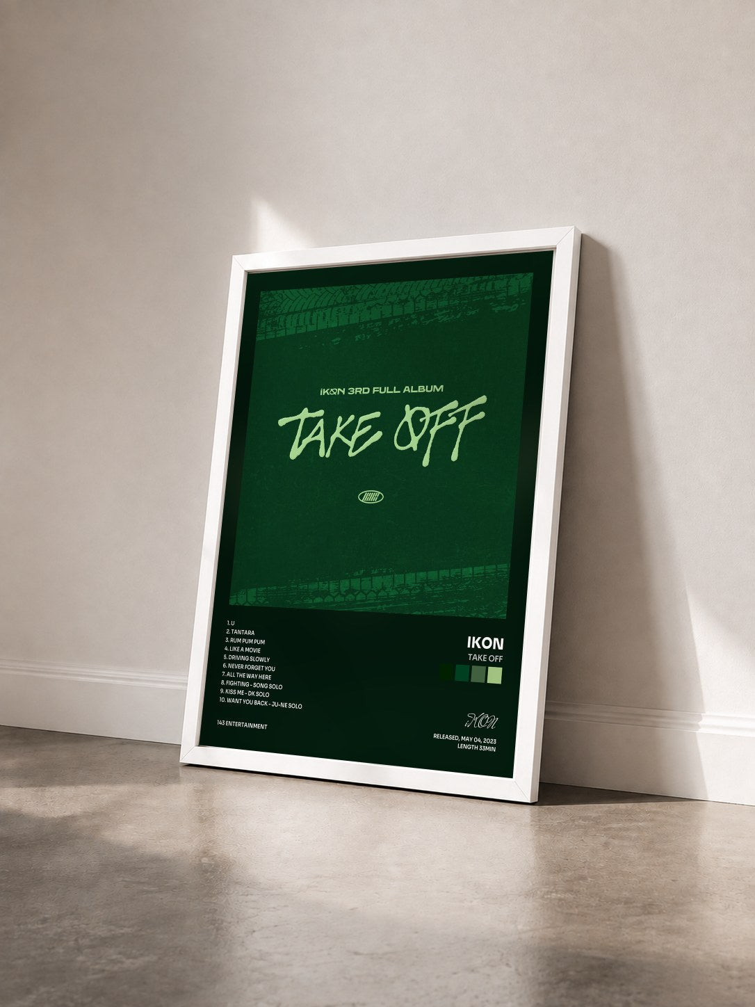 #blanc Tableau de l'album TAKE OFF de iKON vu de trois quarts, cadre blanc