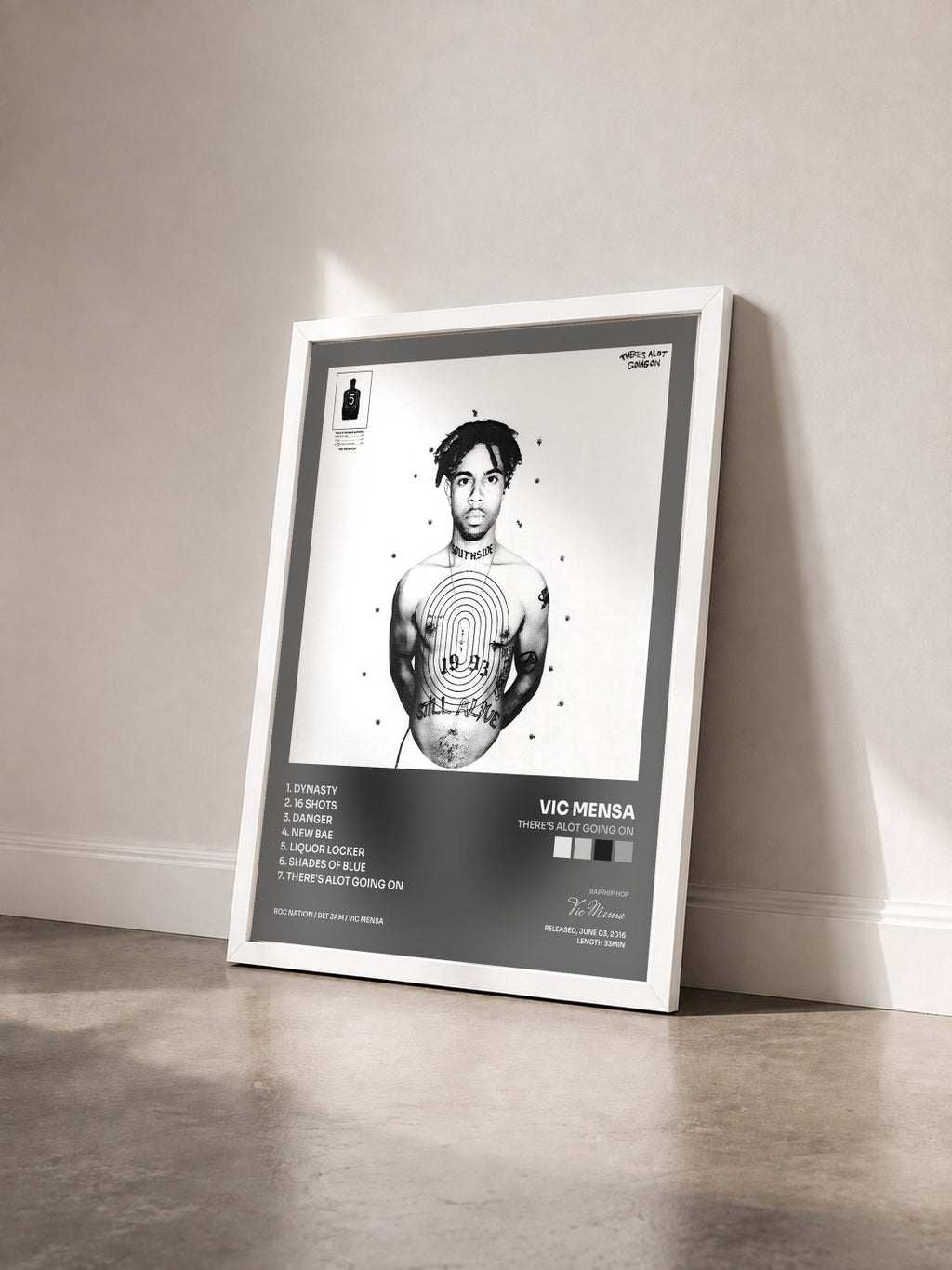 #blanc Tableau de l'album There's Alot Going On de Vic Mensa vu de trois quarts, cadre blanc
