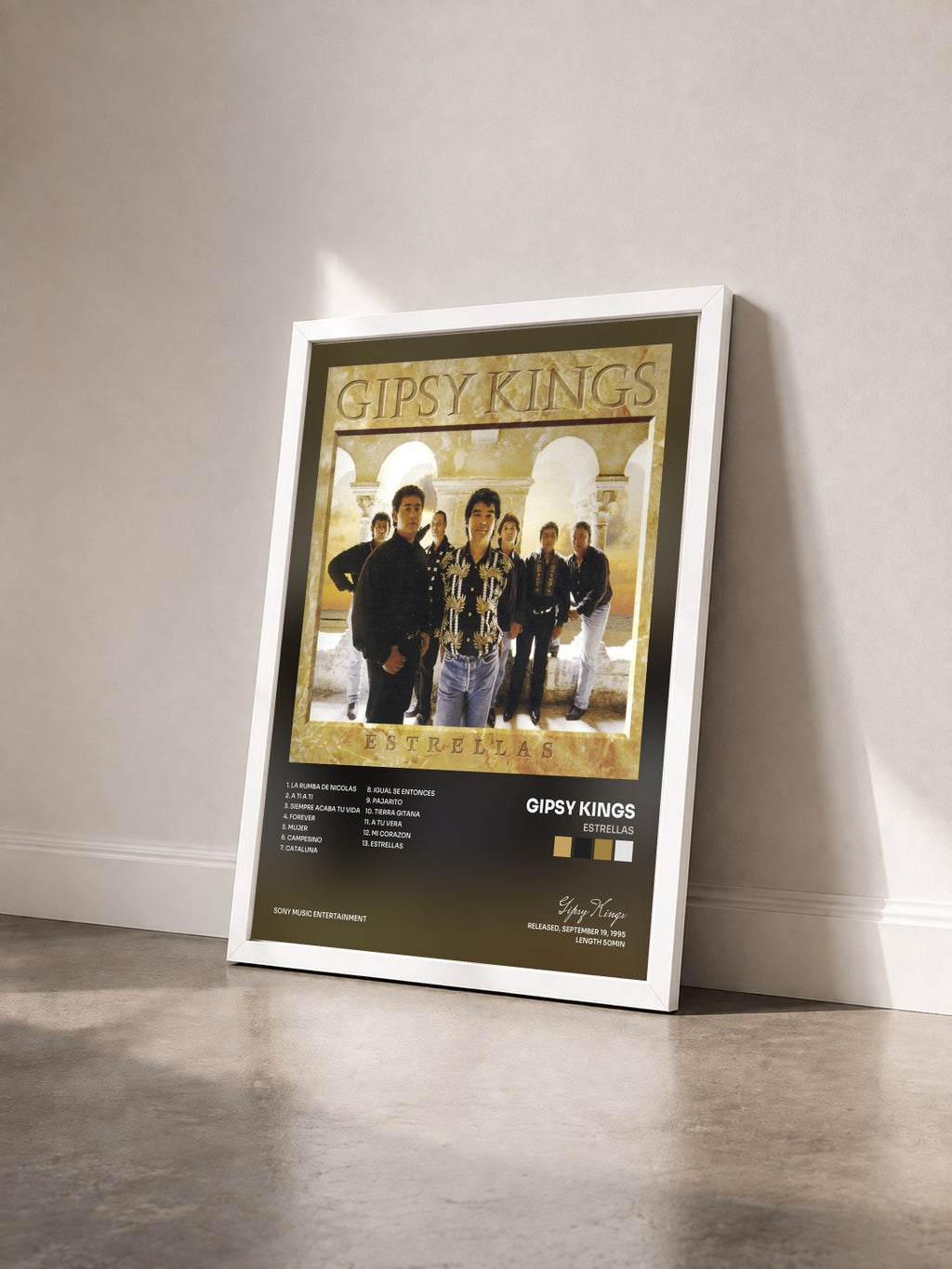#blanc Estrellas de Gipsy Kings en lámina enmarcada vista de tres cuartos, marco blanco