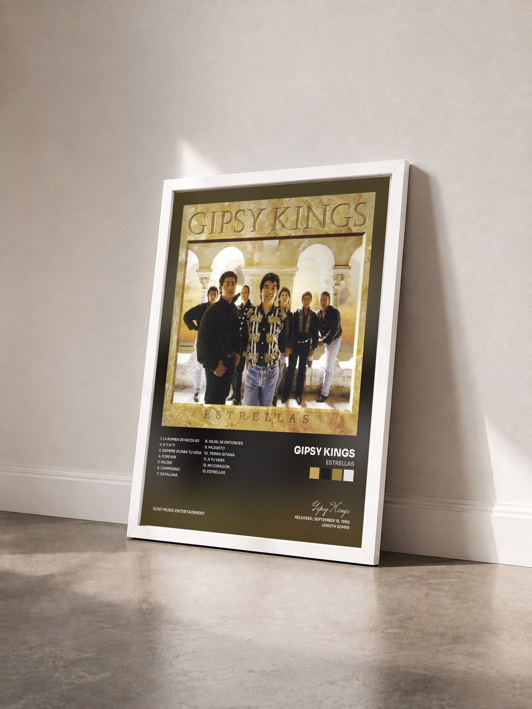 #blanc Tableau de l'album Estrellas de Gipsy Kings vu de trois quarts, cadre blanc