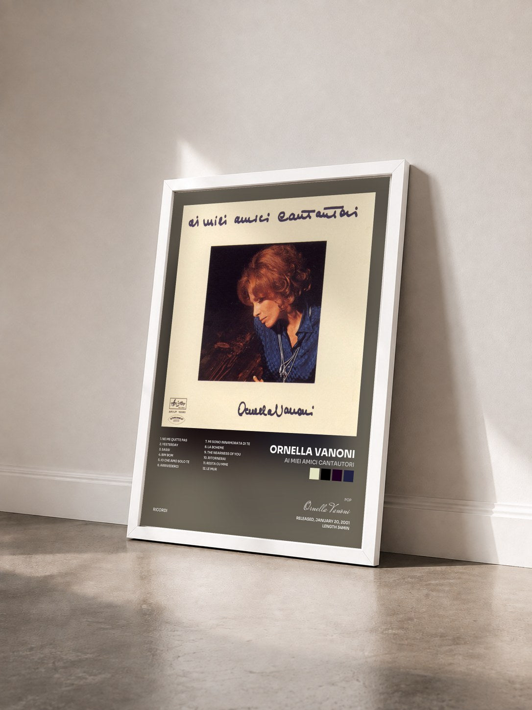 #blanc Tableau de l'album Ai Miei Amici Cantautori de Ornella Vanoni vu de trois quarts, cadre blanc