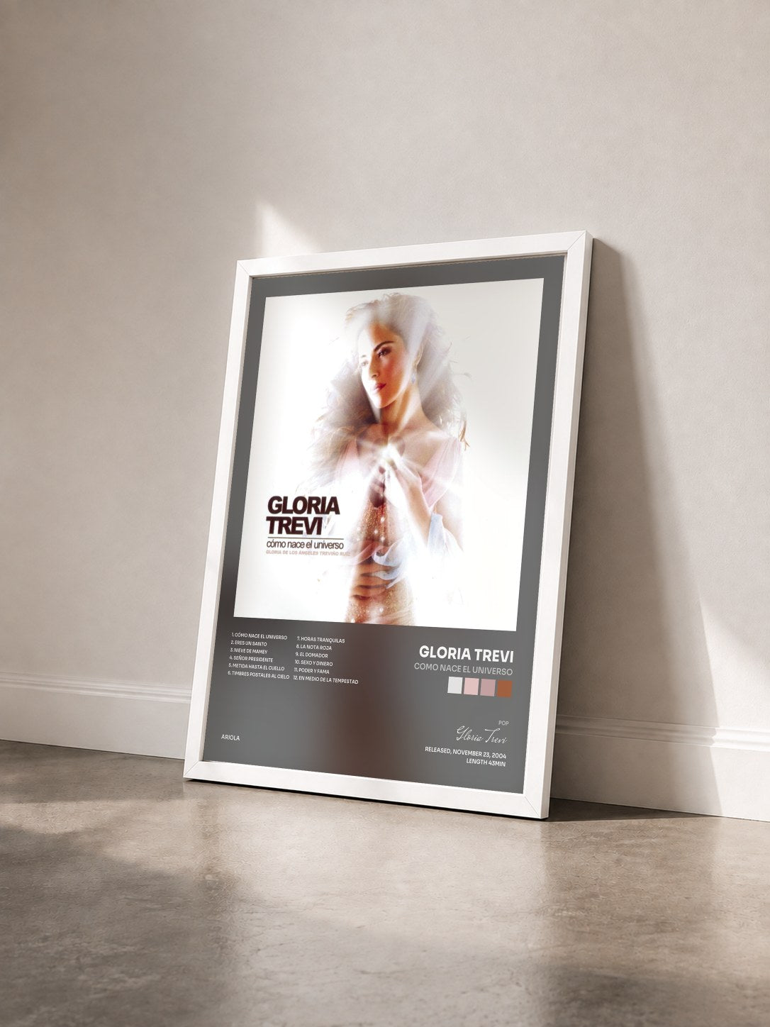 #blanc Tableau de l'album Como Nace El Universo de Gloria Trevi vu de trois quarts, cadre blanc