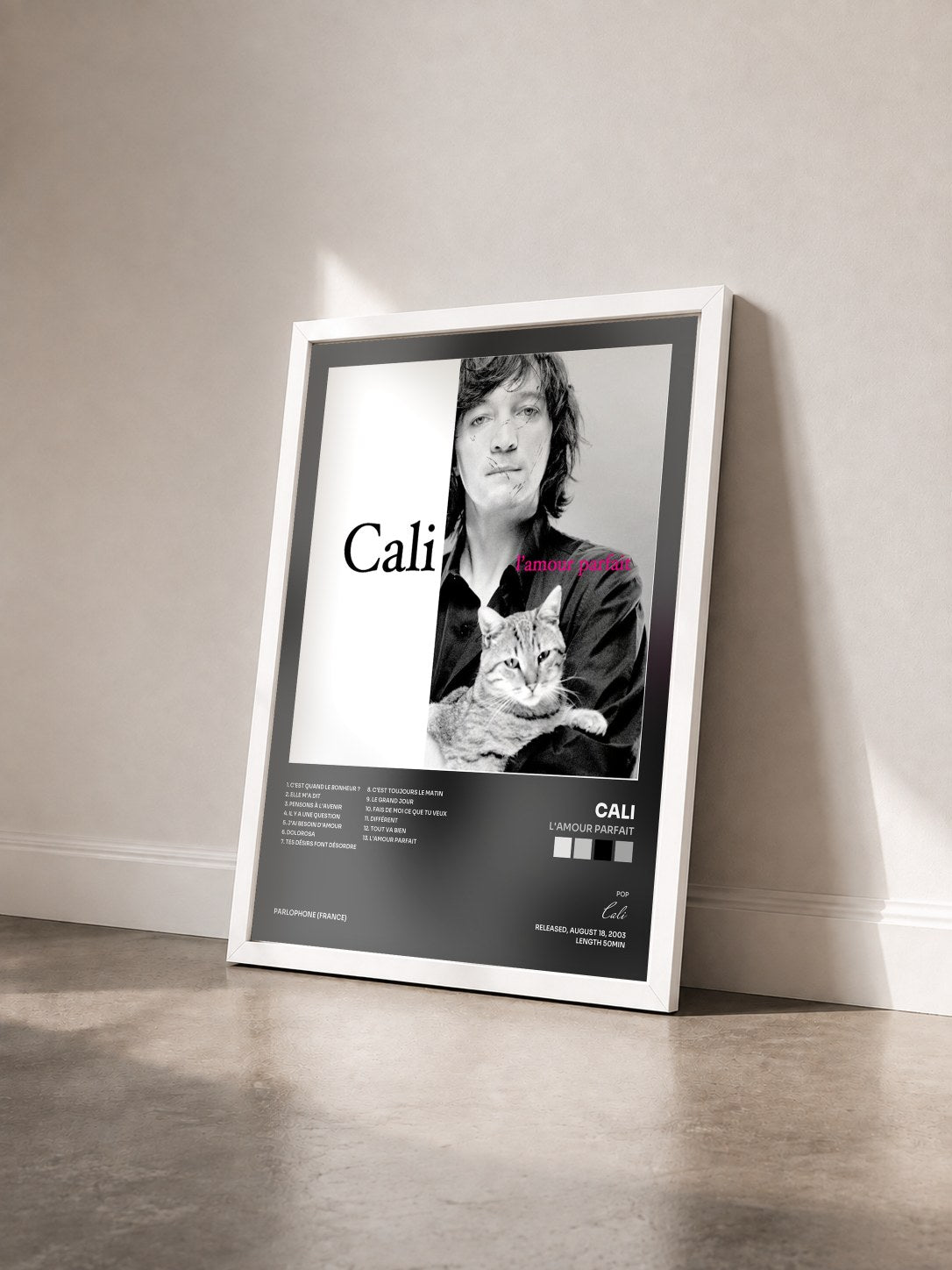 #blanc Tableau de l'album L'amour Parfait de Cali vu de trois quarts, cadre blanc
