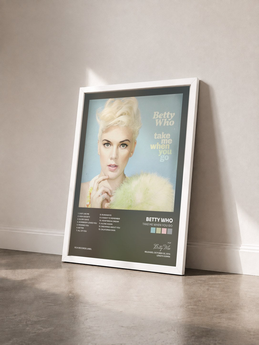#blanc Tableau de l'album Take Me When You Go de Betty Who vu de trois quarts, cadre blanc