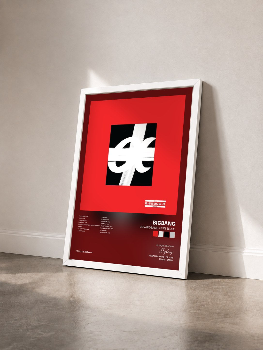#blanc Tableau de l'album 2014 BIGBANG +α IN SEOUL de Bigbang vu de trois quarts, cadre blanc