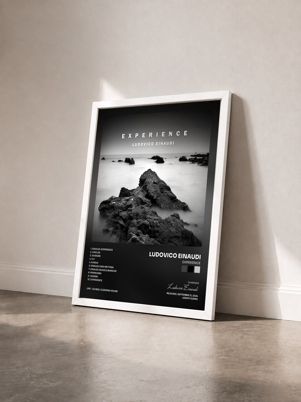 #blanc Tableau de l'album Experience de Ludovico Einaudi vu de trois quarts, cadre blanc