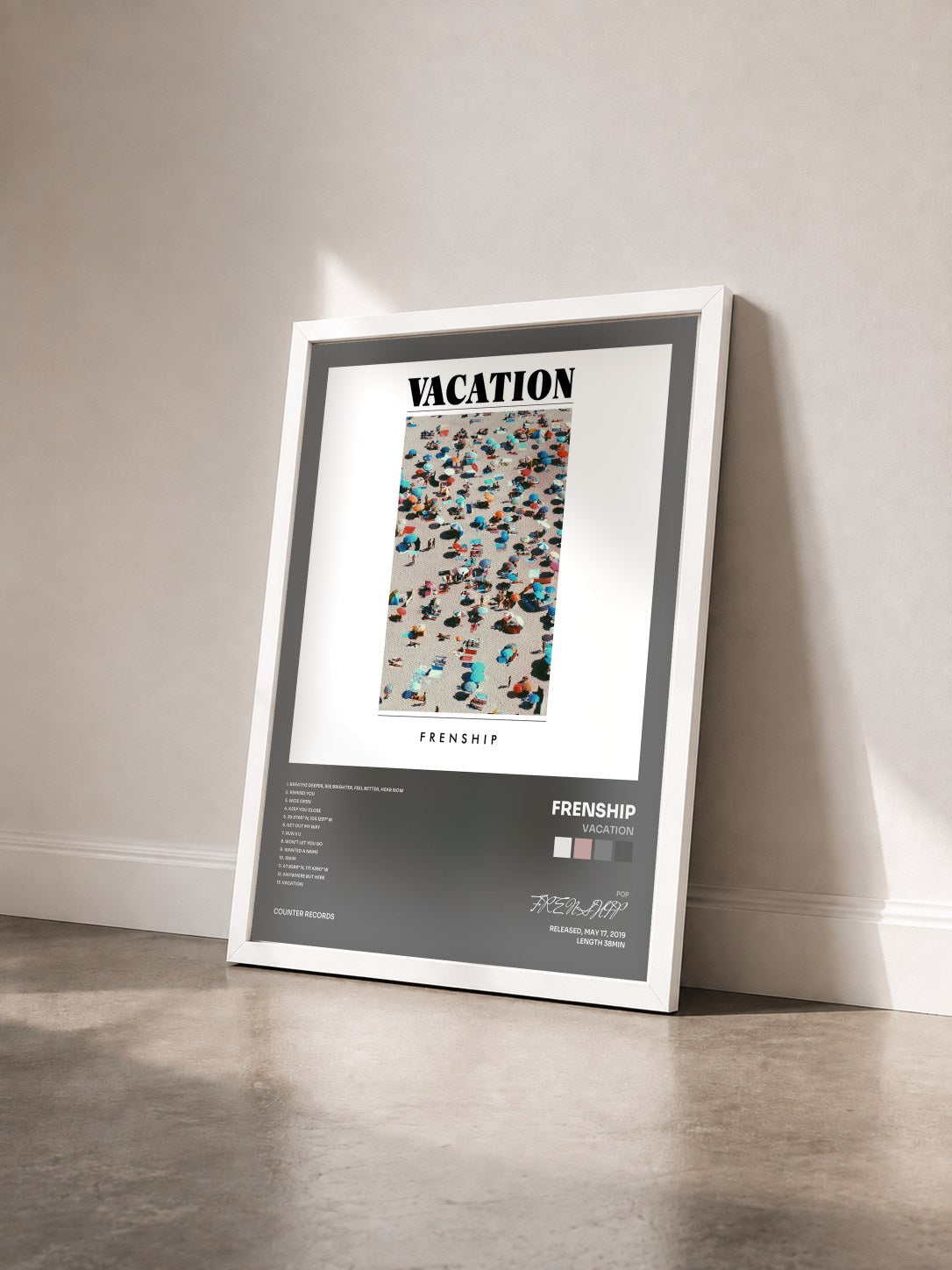 #blanc Tableau de l'album Vacation de FRENSHIP vu de trois quarts, cadre blanc