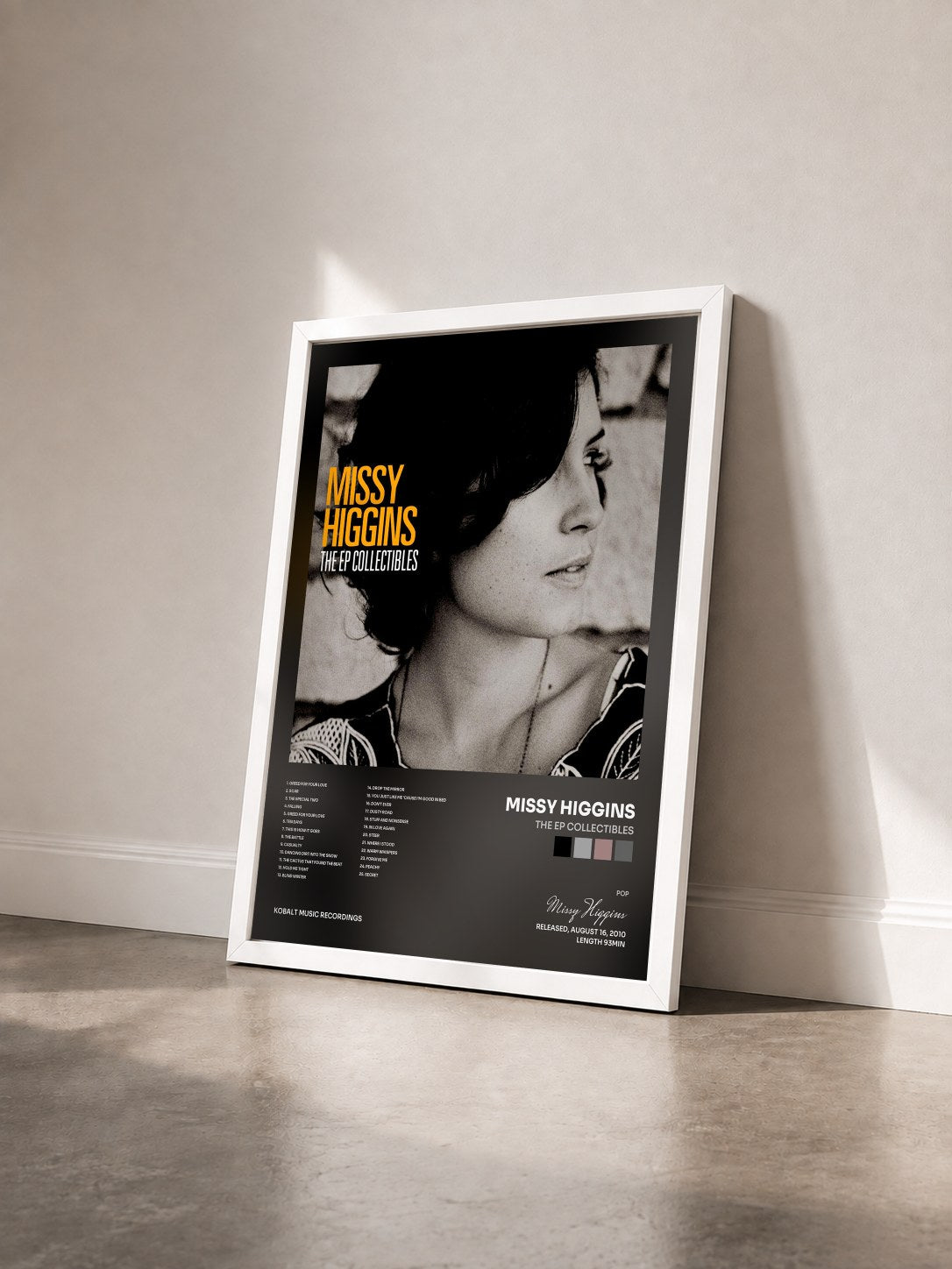 #blanc Tableau de l'album The EP Collectibles de Missy Higgins vu de trois quarts, cadre blanc