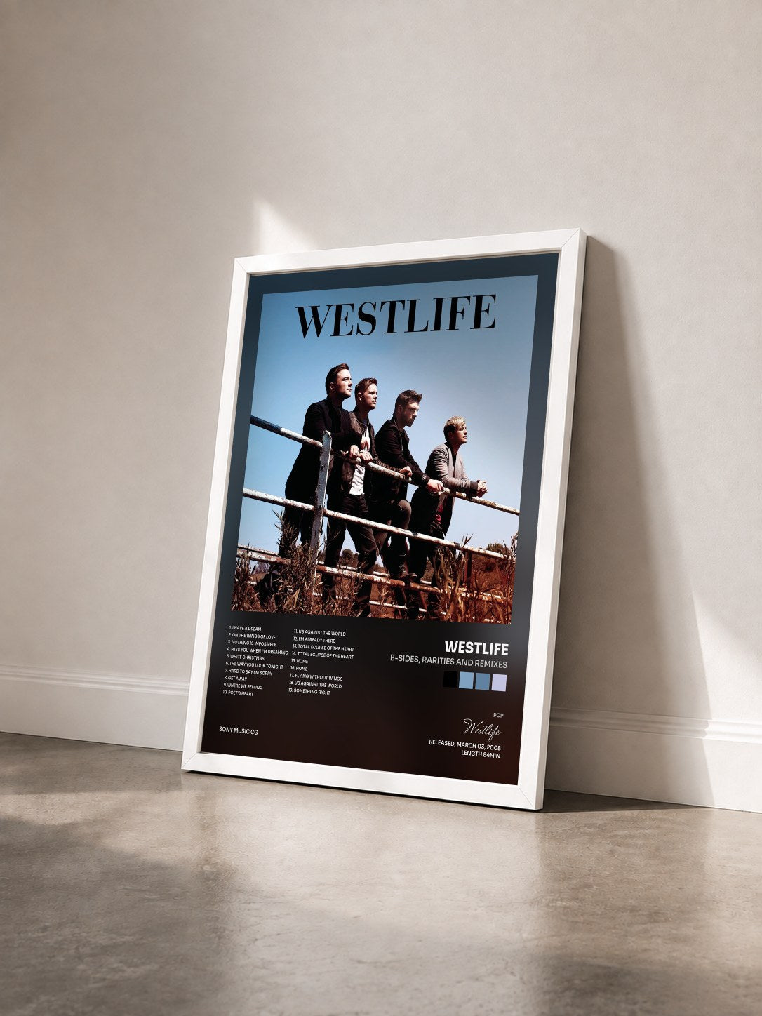 #blanc Tableau de l'album B-Sides, Rarities and Remixes de Westlife vu de trois quarts, cadre blanc