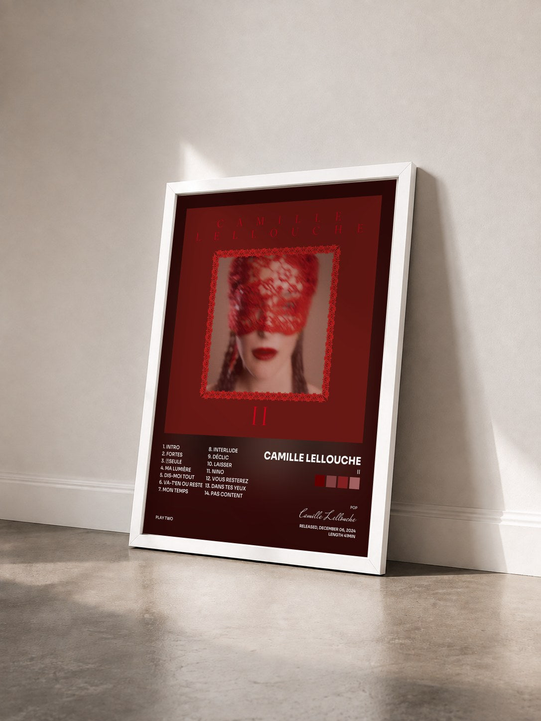 #blanc Tableau de l'album II de Camille Lellouche vu de trois quarts, cadre blanc