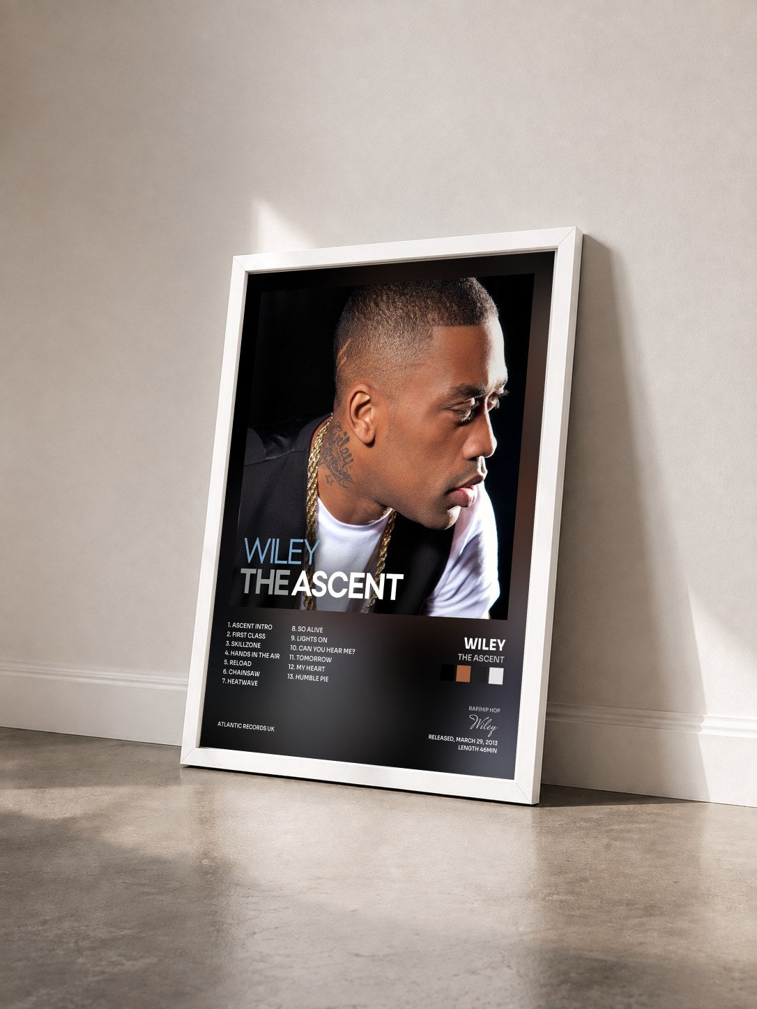#blanc Tableau de l'album The Ascent de Wiley vu de trois quarts, cadre blanc
