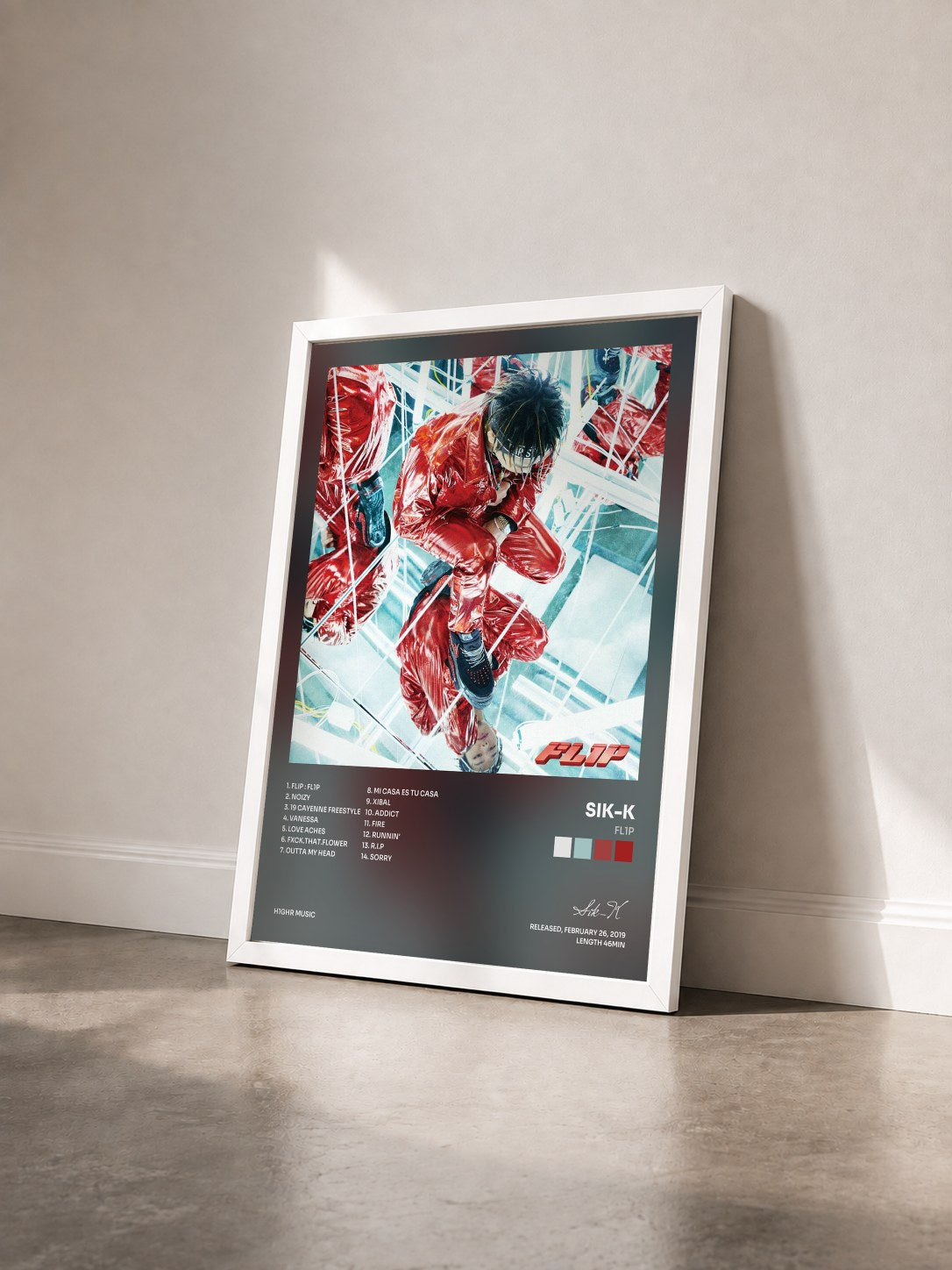#blanc Tableau de l'album FL1P de Sik-K vu de trois quarts, cadre blanc
