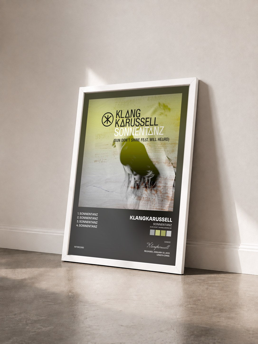 #blanc Tableau de l'album Sonnentanz (Sun Don't Shine) (Remix EP) de Klangkarussell vu de trois quarts, cadre blanc