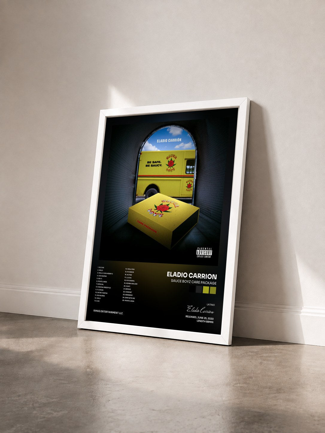 #blanc Tableau de l'album Sauce Boyz Care Package de Eladio Carrion vu de trois quarts, cadre blanc