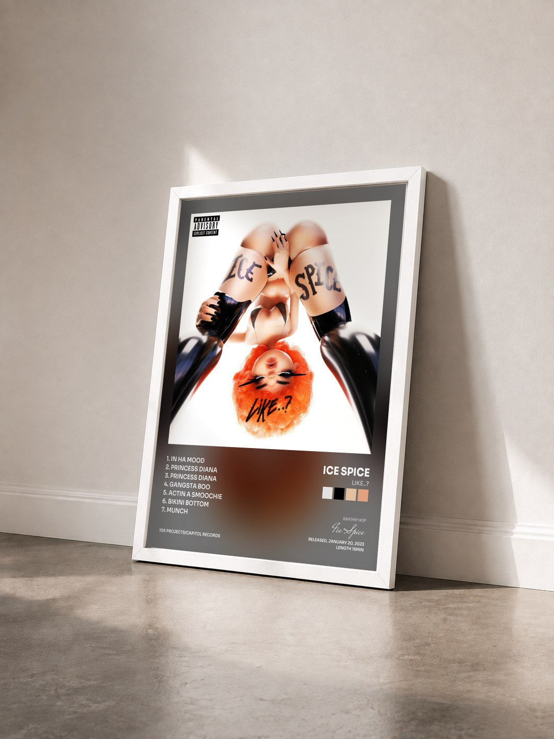 #blanc Tableau de l'album Like..? de Ice Spice vu de trois quarts, cadre blanc