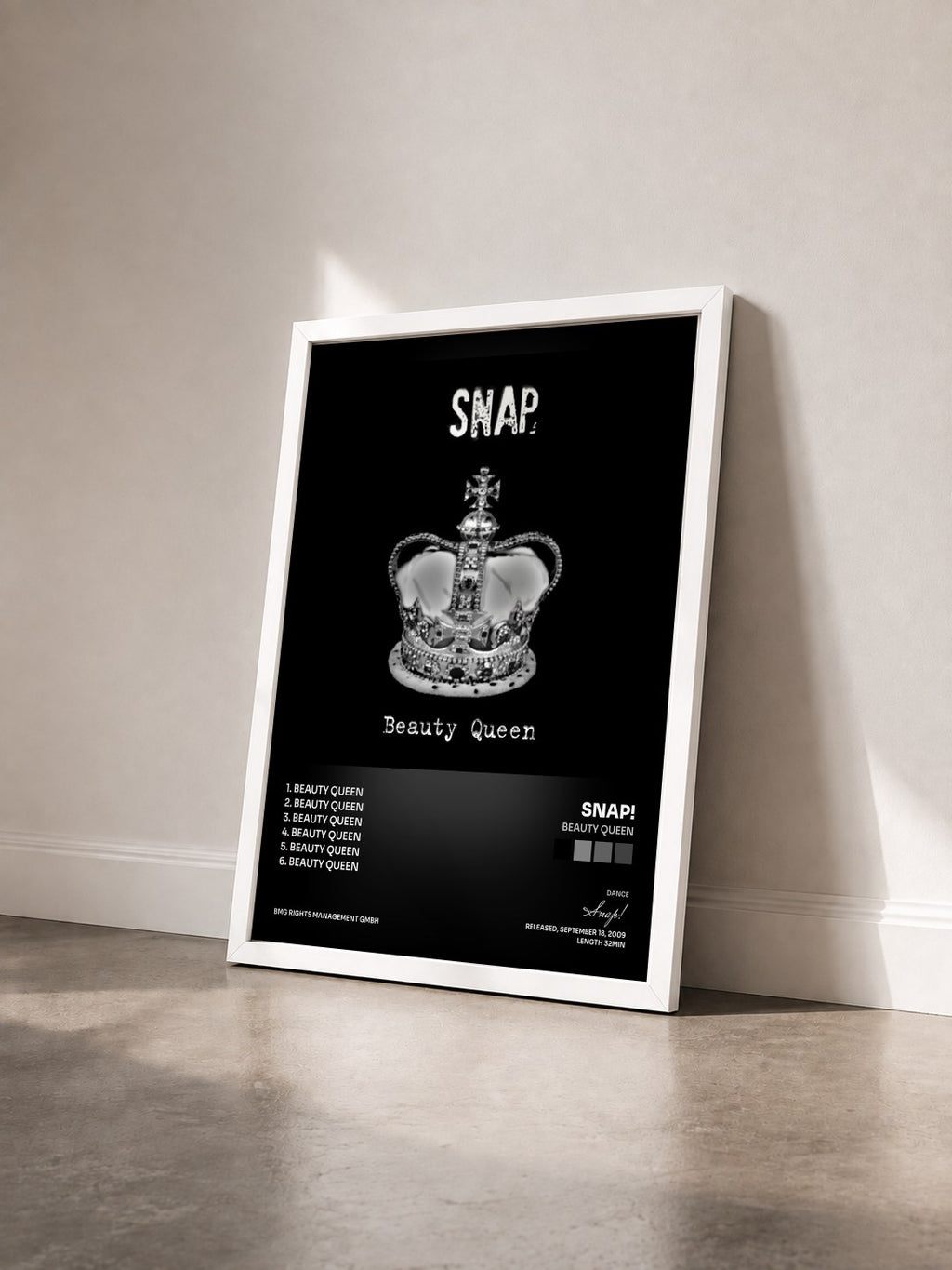 #blanc Tableau de l'album Beauty Queen de Snap! vu de trois quarts, cadre blanc