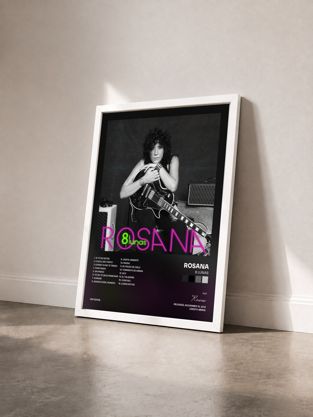 #blanc Tableau de l'album 8 Lunas de Rosana vu de trois quarts, cadre blanc
