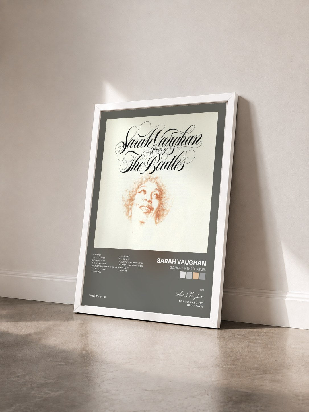 #blanc Tableau de l'album Songs Of The Beatles de Sarah Vaughan vu de trois quarts, cadre blanc