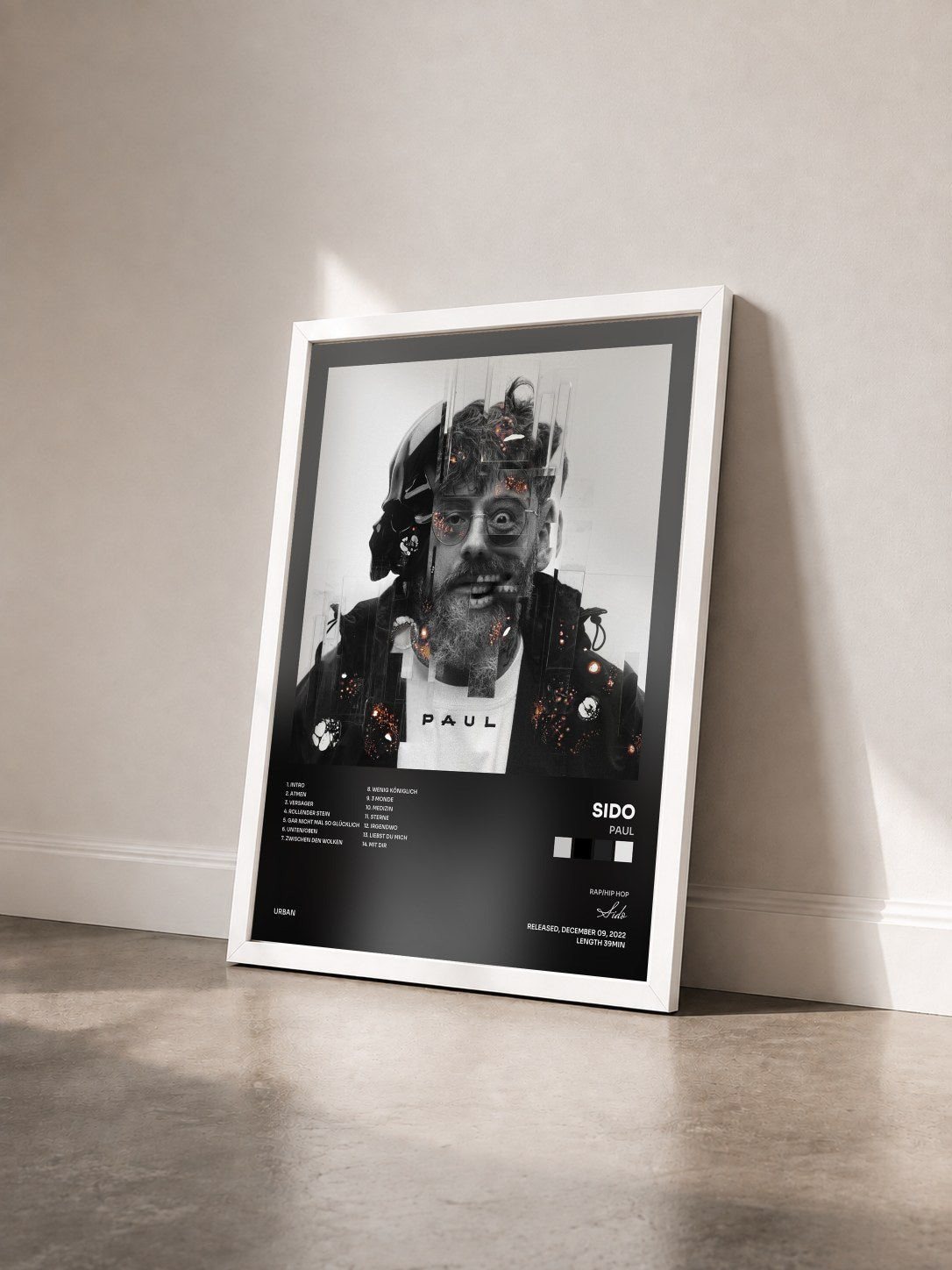 #blanc Tableau de l'album PAUL de Sido vu de trois quarts, cadre blanc