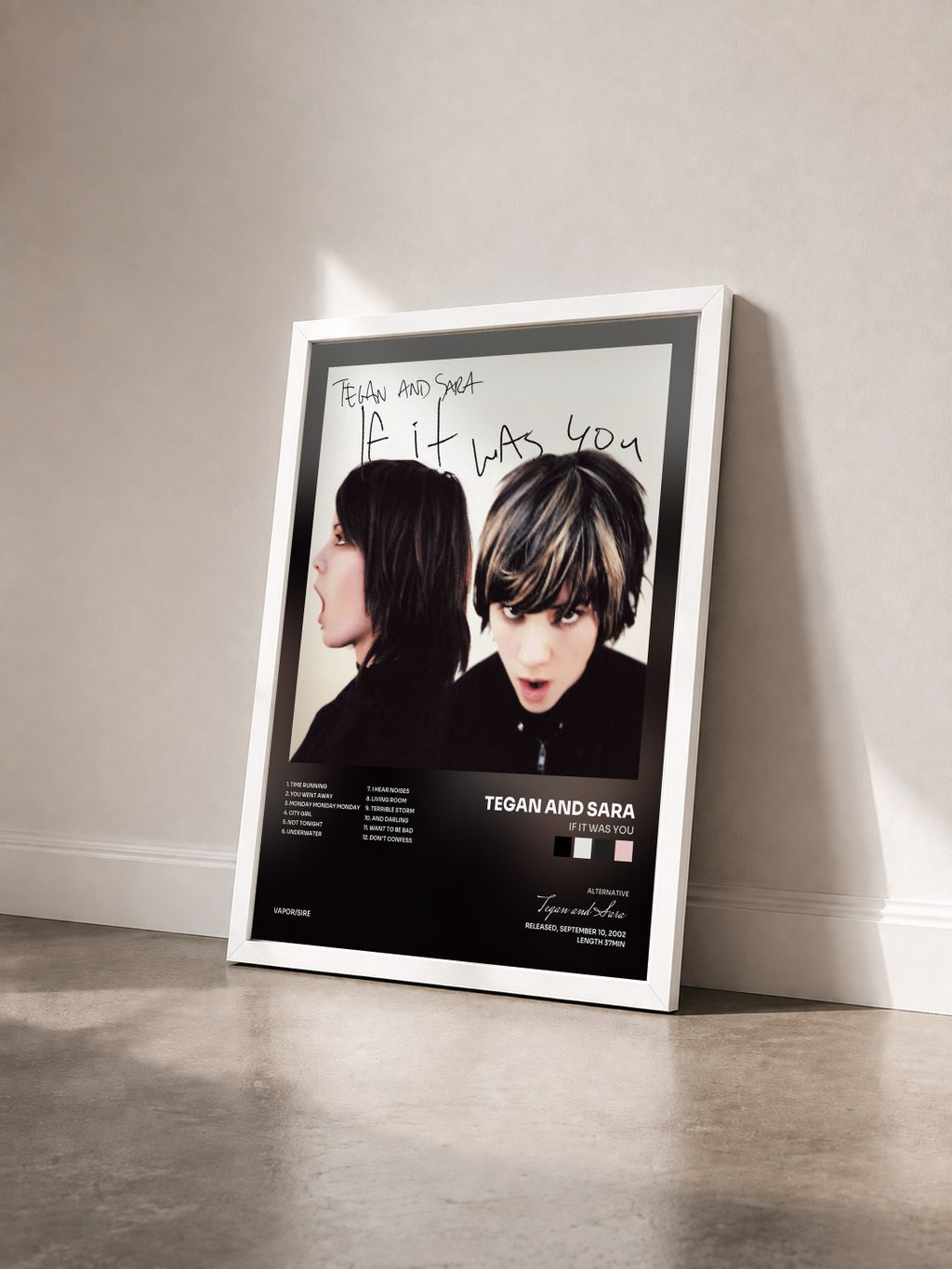 #blanc Tableau de l'album If It Was You de Tegan and Sara vu de trois quarts, cadre blanc