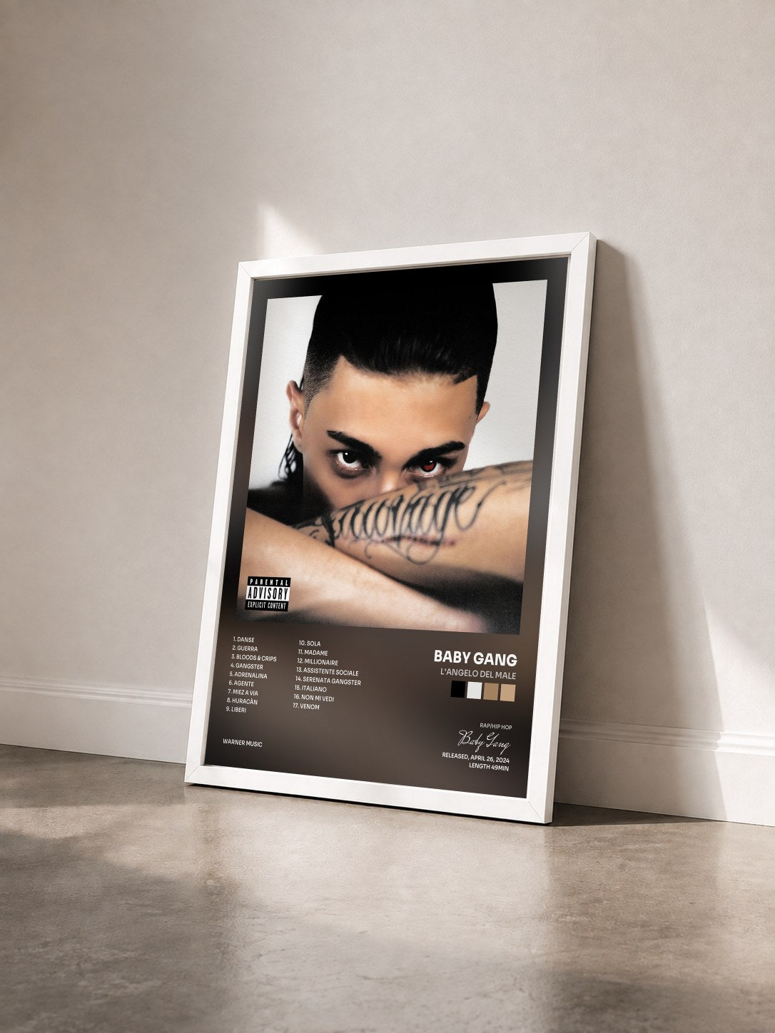 #blanc Tableau de l'album L'Angelo del Male de Baby Gang vu de trois quarts, cadre blanc