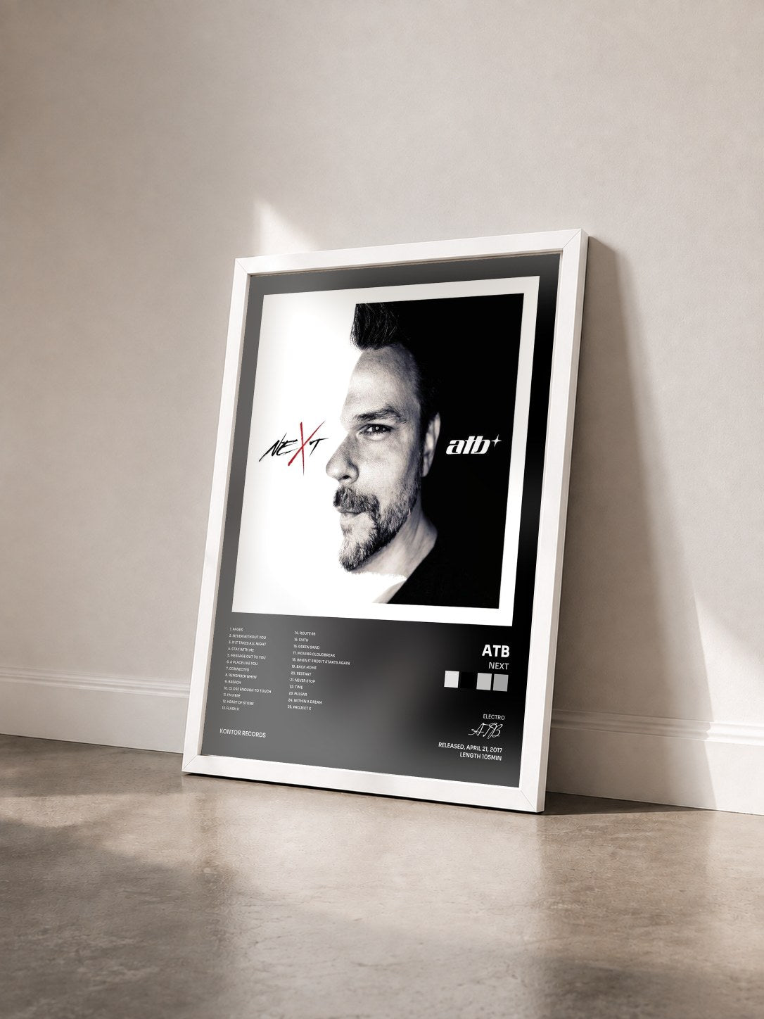 #blanc Tableau de l'album neXt de ATB vu de trois quarts, cadre blanc