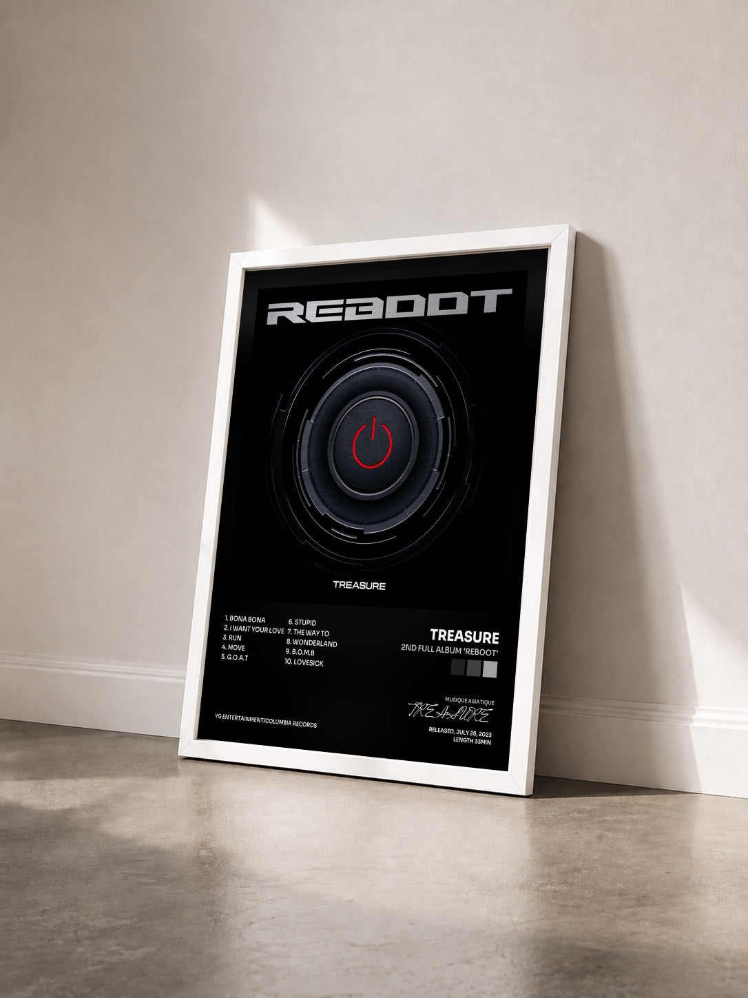 #blanc Tableau de l'album 2ND FULL ALBUM 'REBOOT' de TREASURE vu de trois quarts, cadre blanc