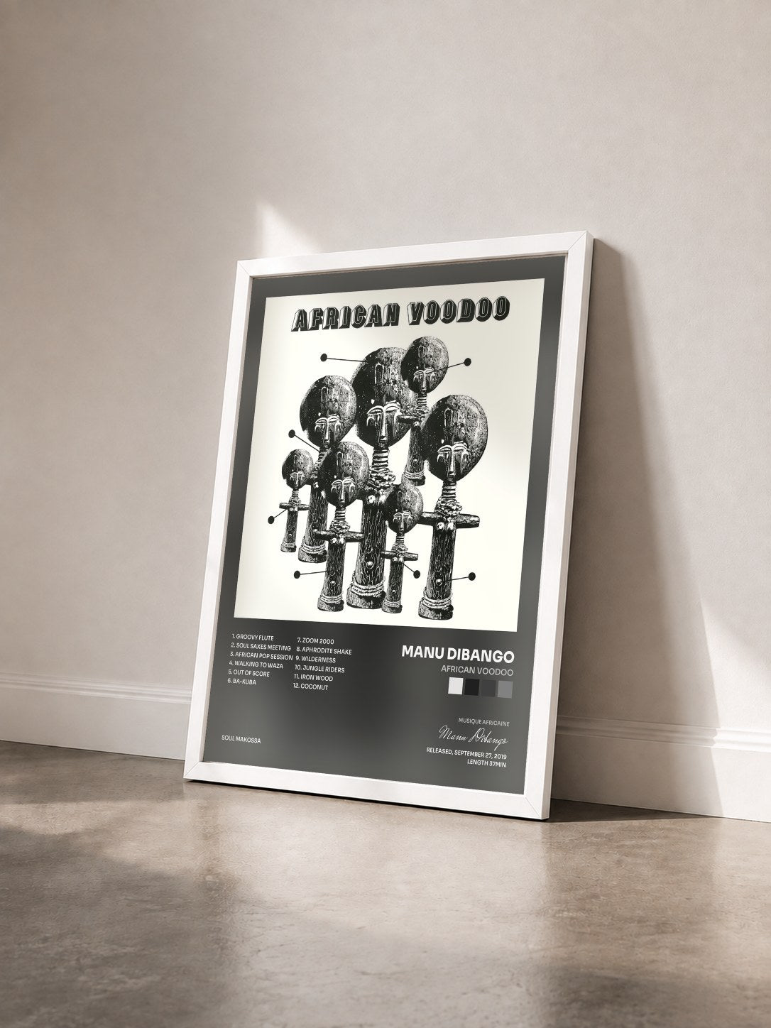 #blanc Tableau de l'album African Voodoo de Manu Dibango vu de trois quarts, cadre blanc