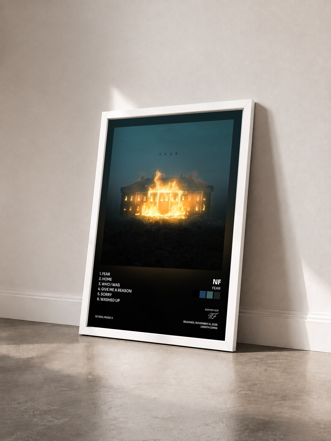 #blanc Tableau de l'album FEAR de NF vu de trois quarts, cadre blanc