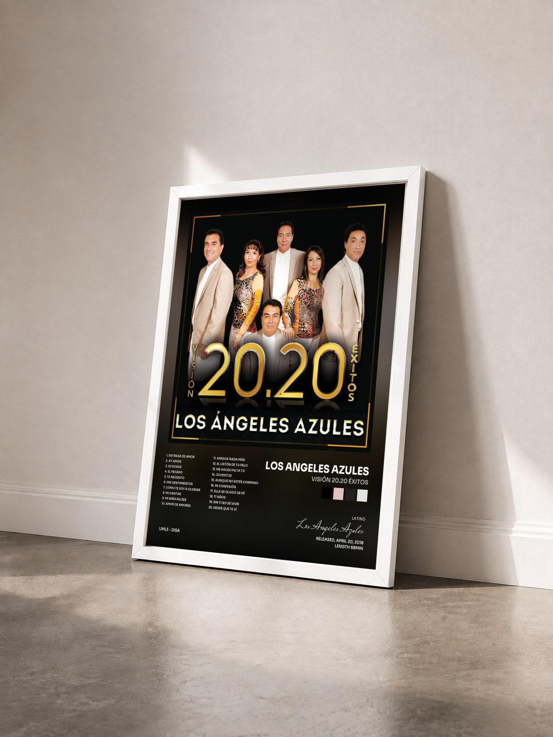 #blanc Tableau de l'album Visión 20.20 Éxitos de Los Angeles Azules vu de trois quarts, cadre blanc