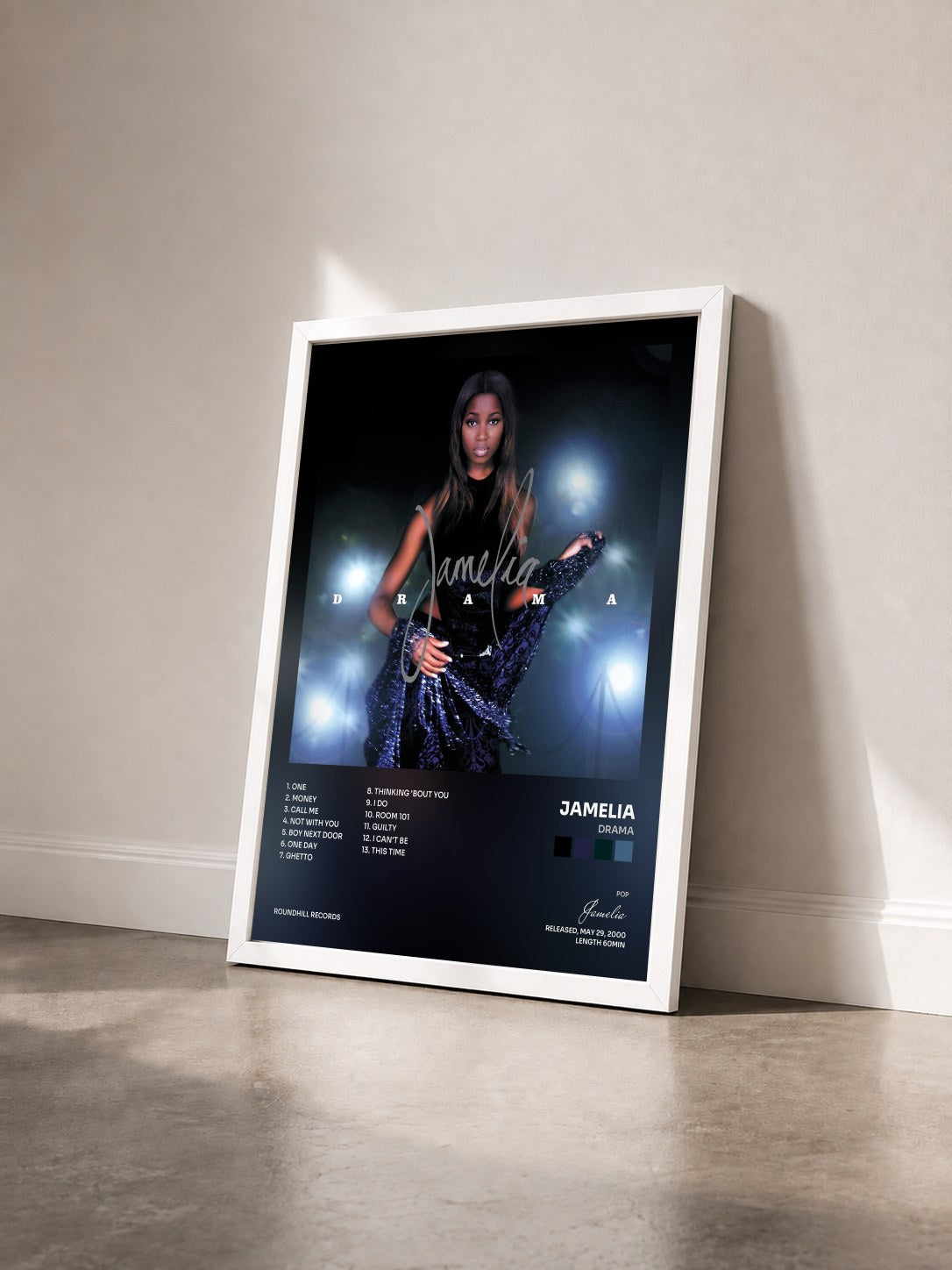 #blanc Tableau de l'album Drama de Jamelia vu de trois quarts, cadre blanc