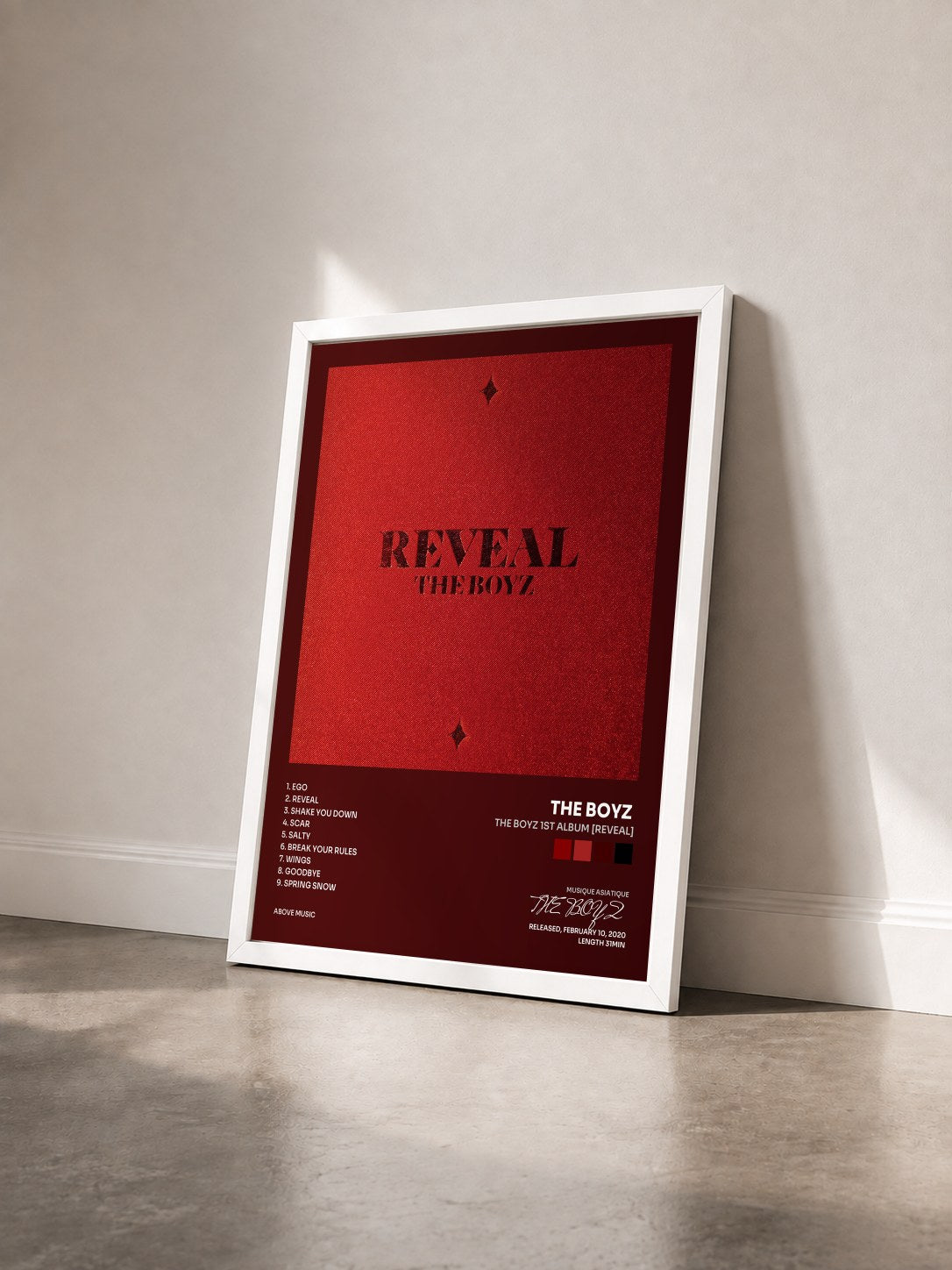 #blanc Tableau de l'album THE BOYZ 1ST ALBUM [REVEAL] de THE BOYZ  vu de trois quarts, cadre blanc