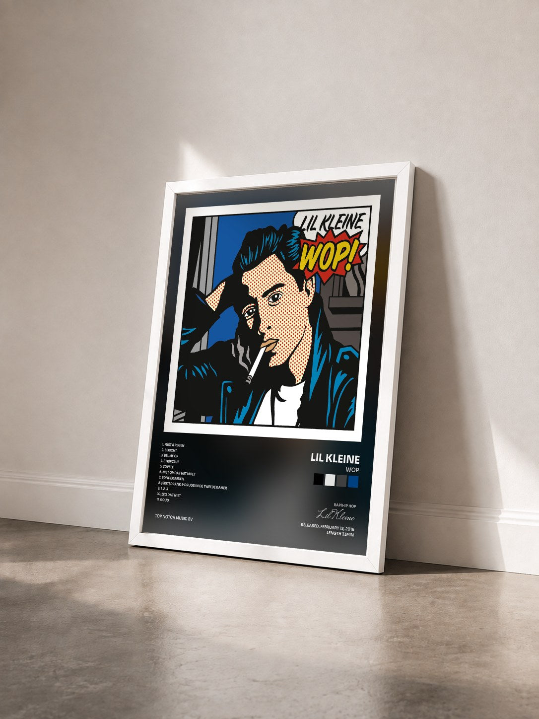#blanc Tableau de l'album WOP de Lil Kleine vu de trois quarts, cadre blanc