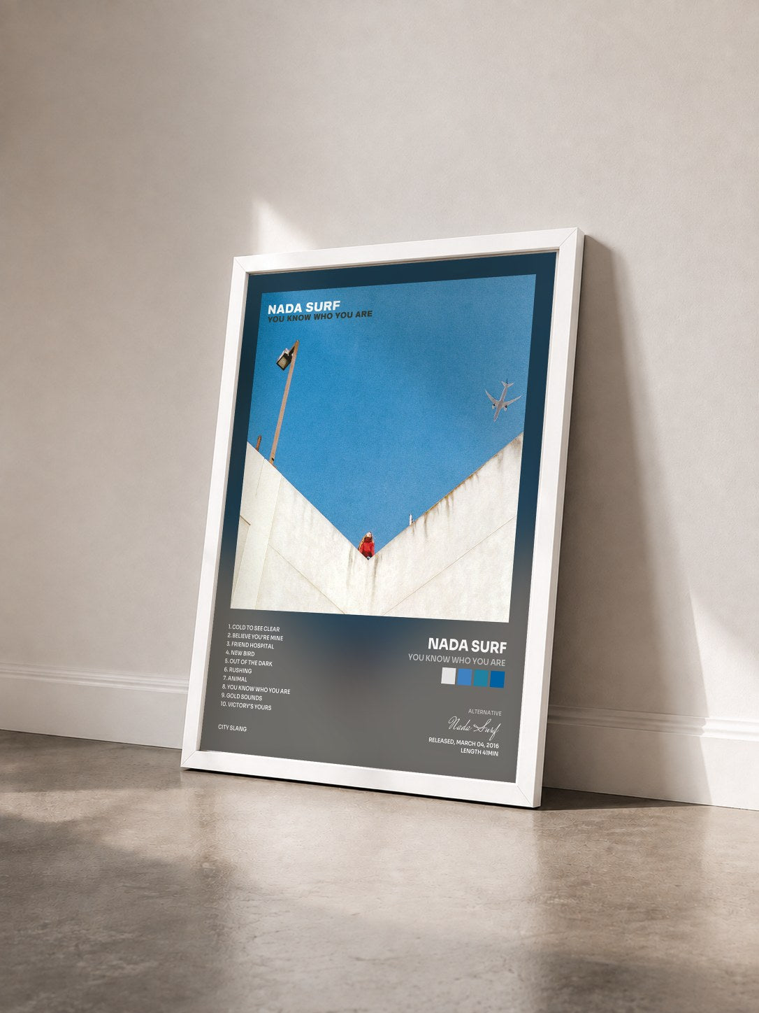 #blanc Tableau de l'album You Know Who You Are de Nada Surf vu de trois quarts, cadre blanc