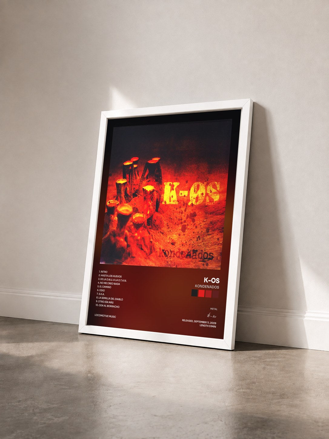 #blanc Tableau de l'album Kondenados de k-os vu de trois quarts, cadre blanc