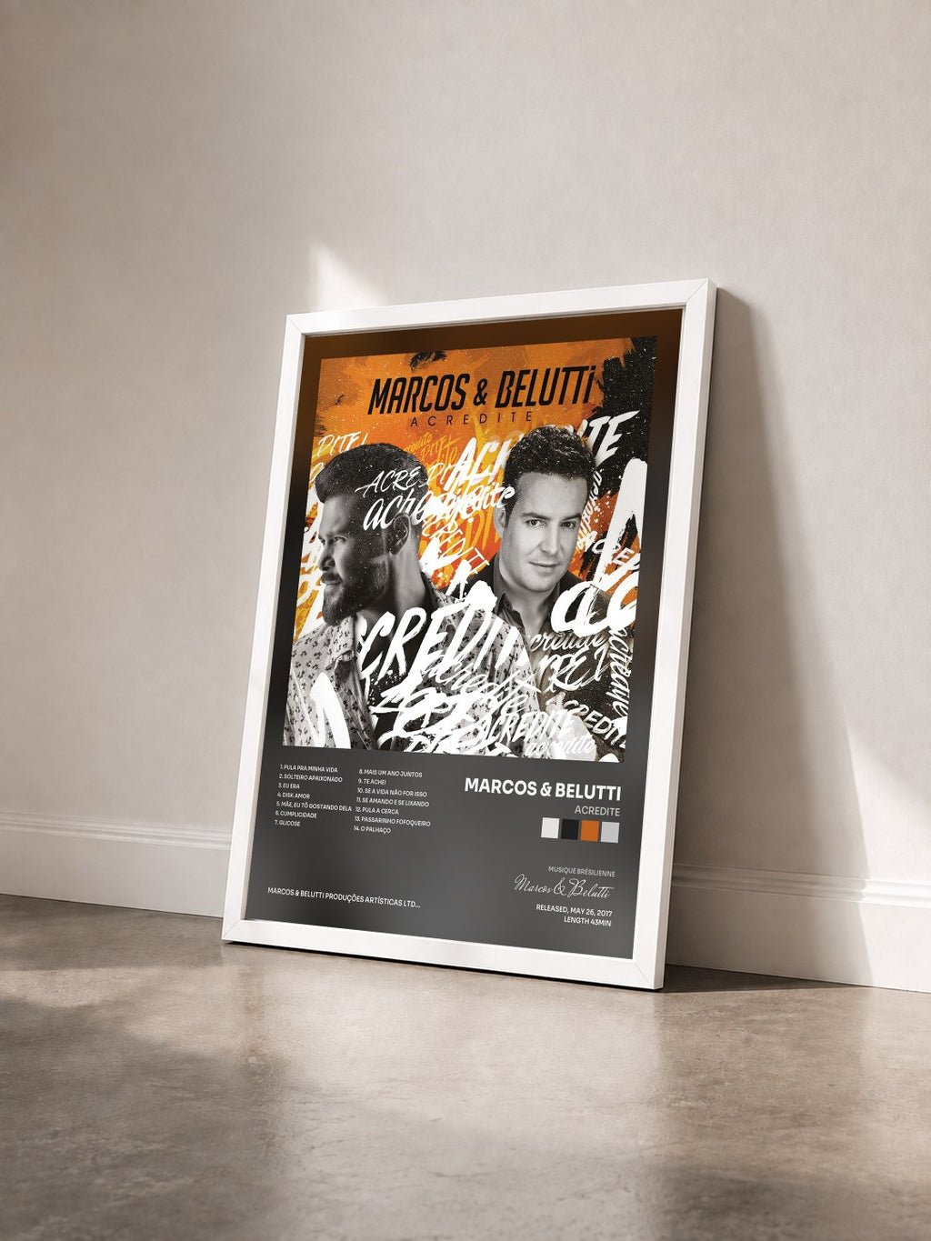 #blanc Tableau de l'album Acredite de Marcos & Belutti vu de trois quarts, cadre blanc