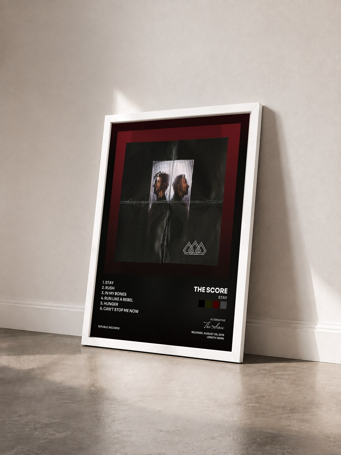 #blanc Tableau de l'album Stay de The Score vu de trois quarts, cadre blanc
