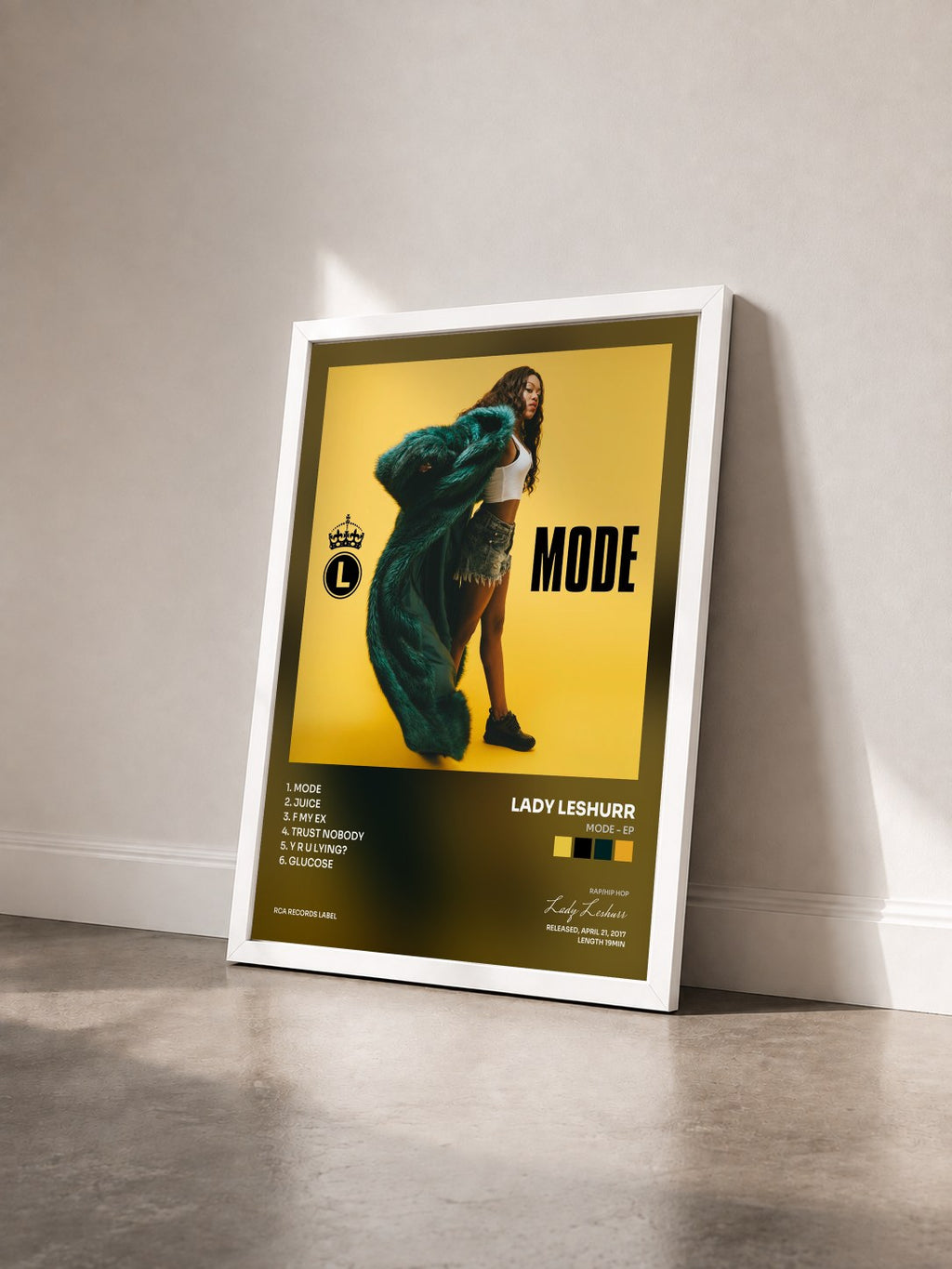 #blanc Tableau de l'album Mode - EP de Lady Leshurr vu de trois quarts, cadre blanc