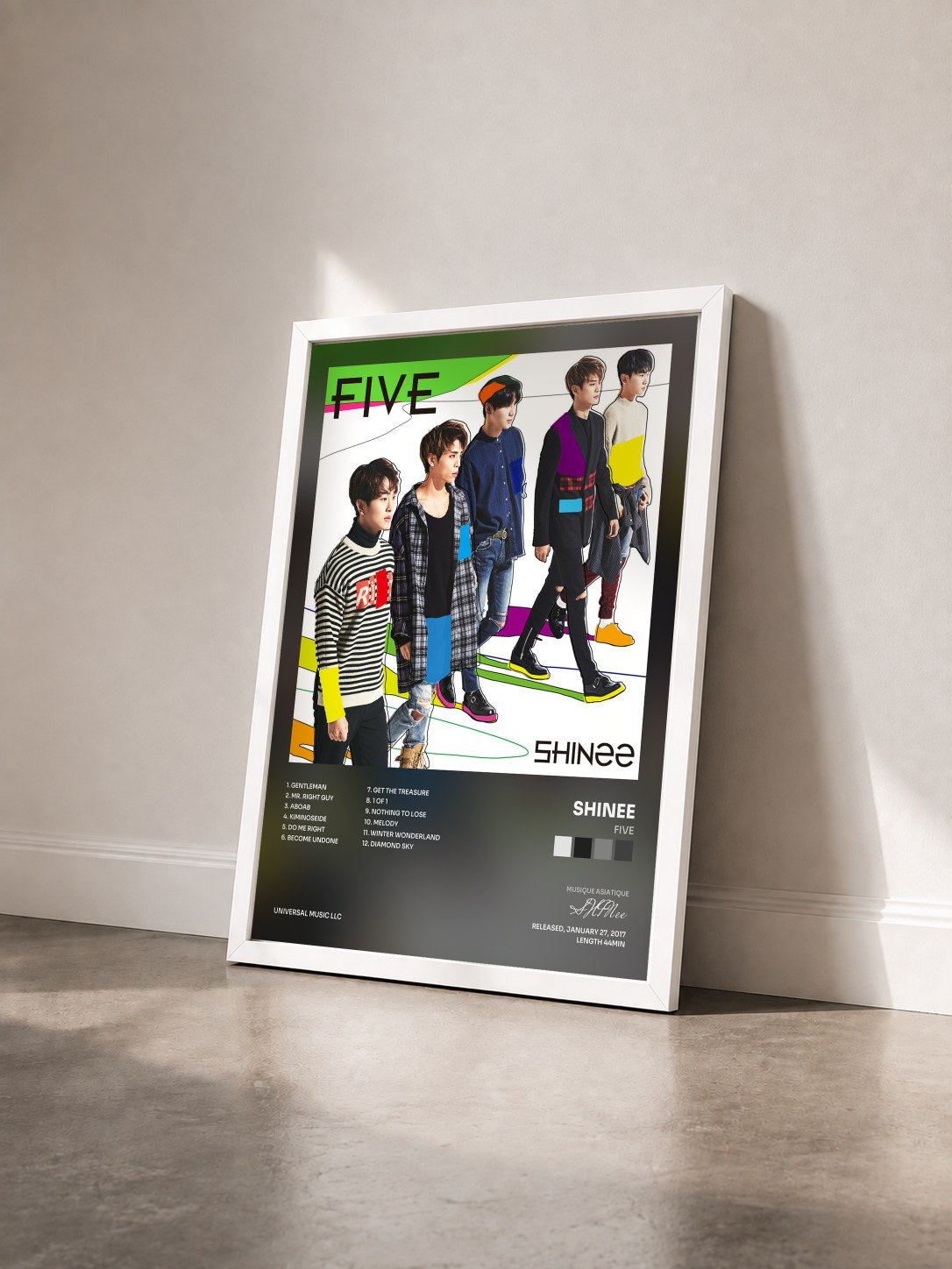 #blanc Tableau de l'album Five de SHINee vu de trois quarts, cadre blanc
