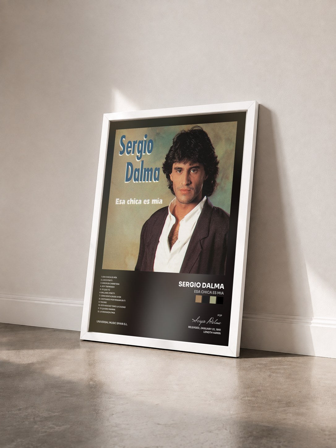 #blanc Tableau de l'album Esa Chica Es Mia de Sergio Dalma vu de trois quarts, cadre blanc