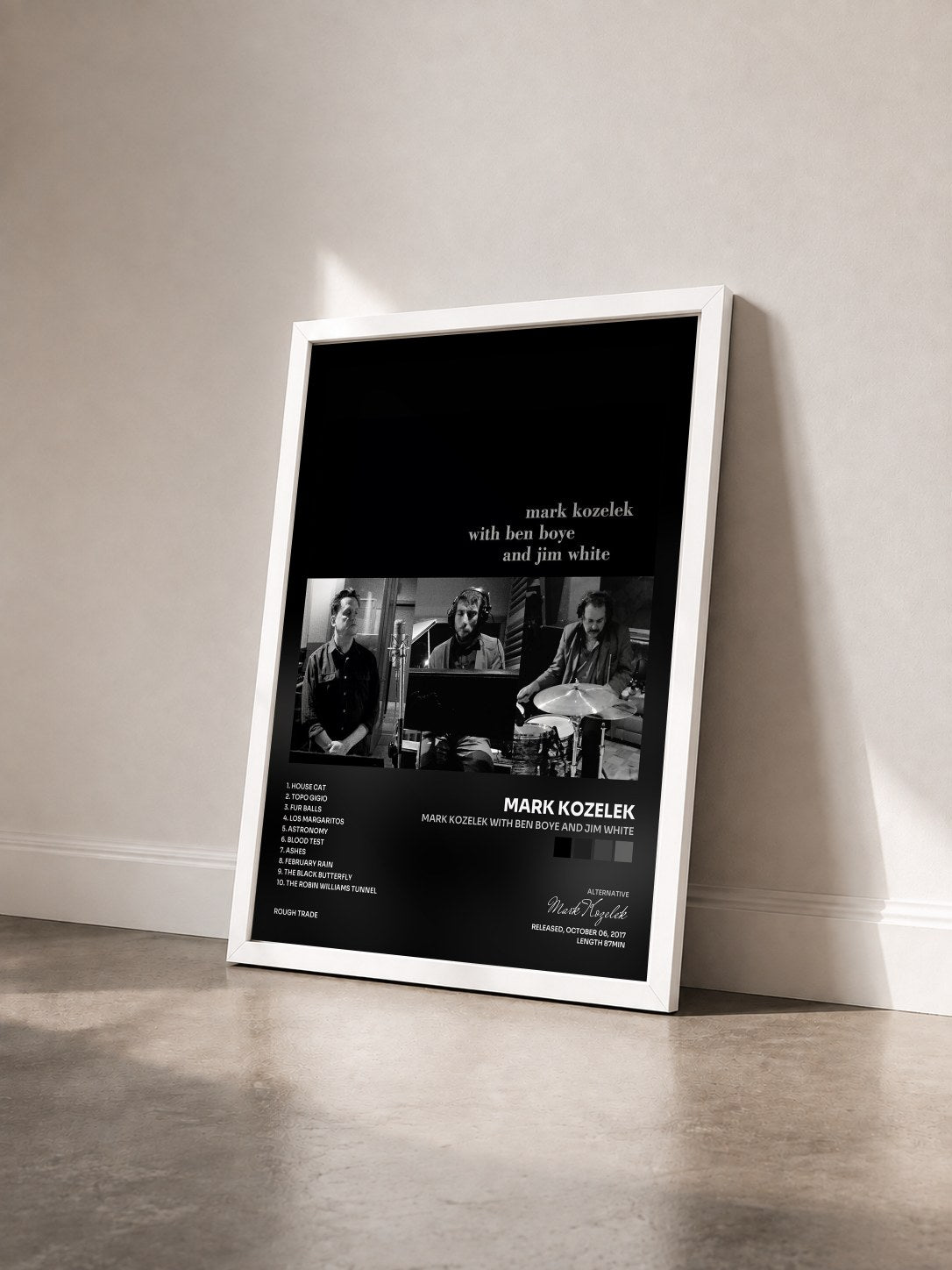 #blanc Tableau de l'album mark kozelek with ben boye and jim white de Mark Kozelek vu de trois quarts, cadre blanc