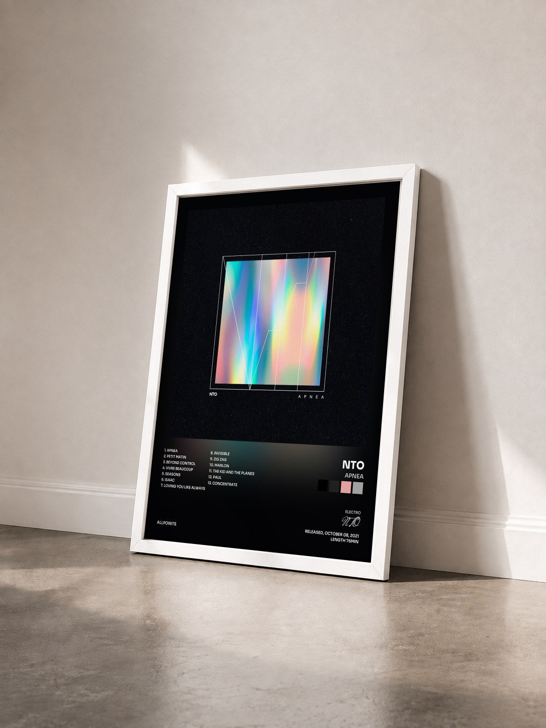 #blanc Tableau de l'album Apnea de NTO vu de trois quarts, cadre blanc