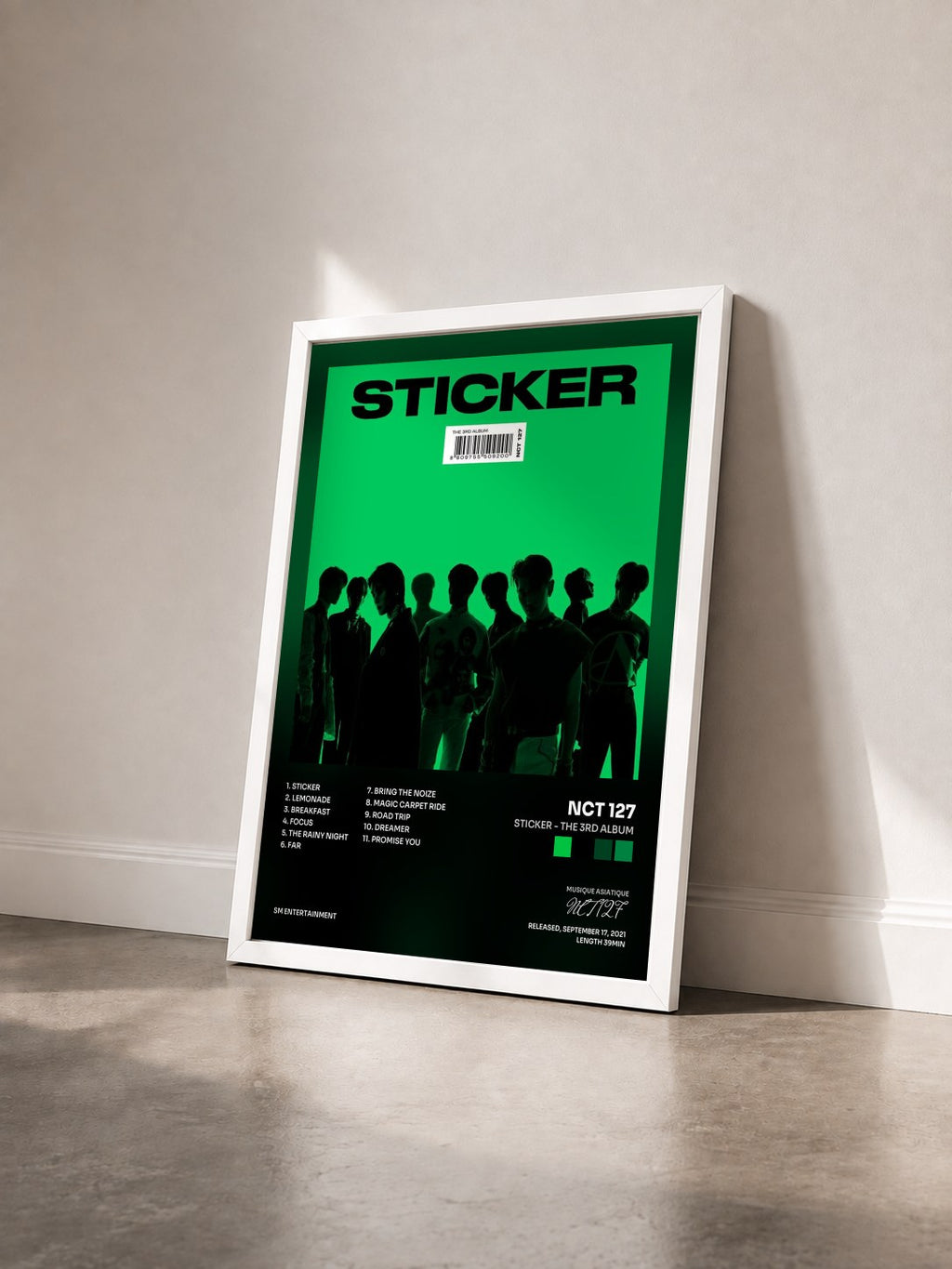 #blanc Tableau de l'album Sticker - The 3rd Album de NCT 127 vu de trois quarts, cadre blanc